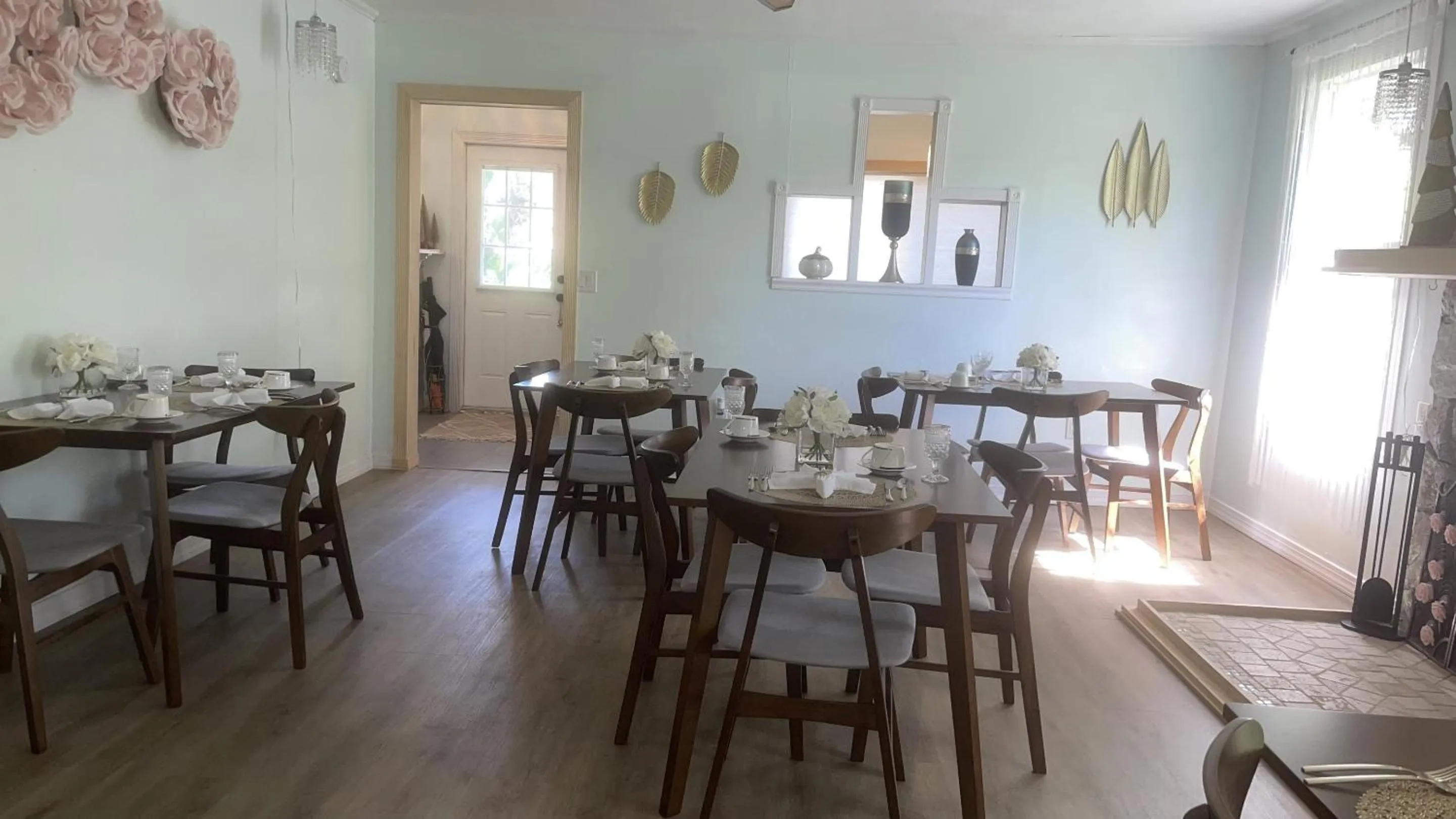 Dining area in Manatee Palms
