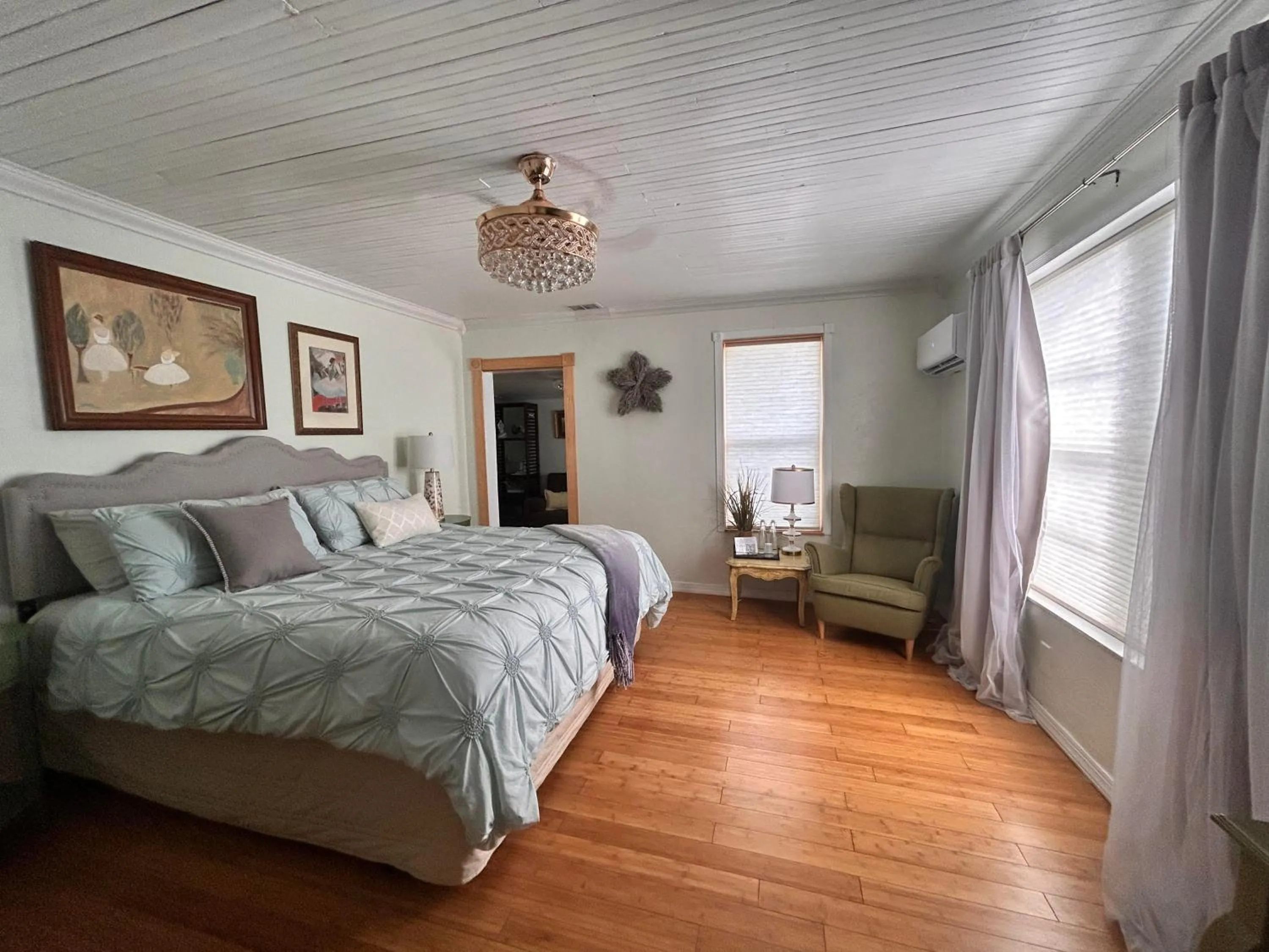 Bed in Manatee Palms