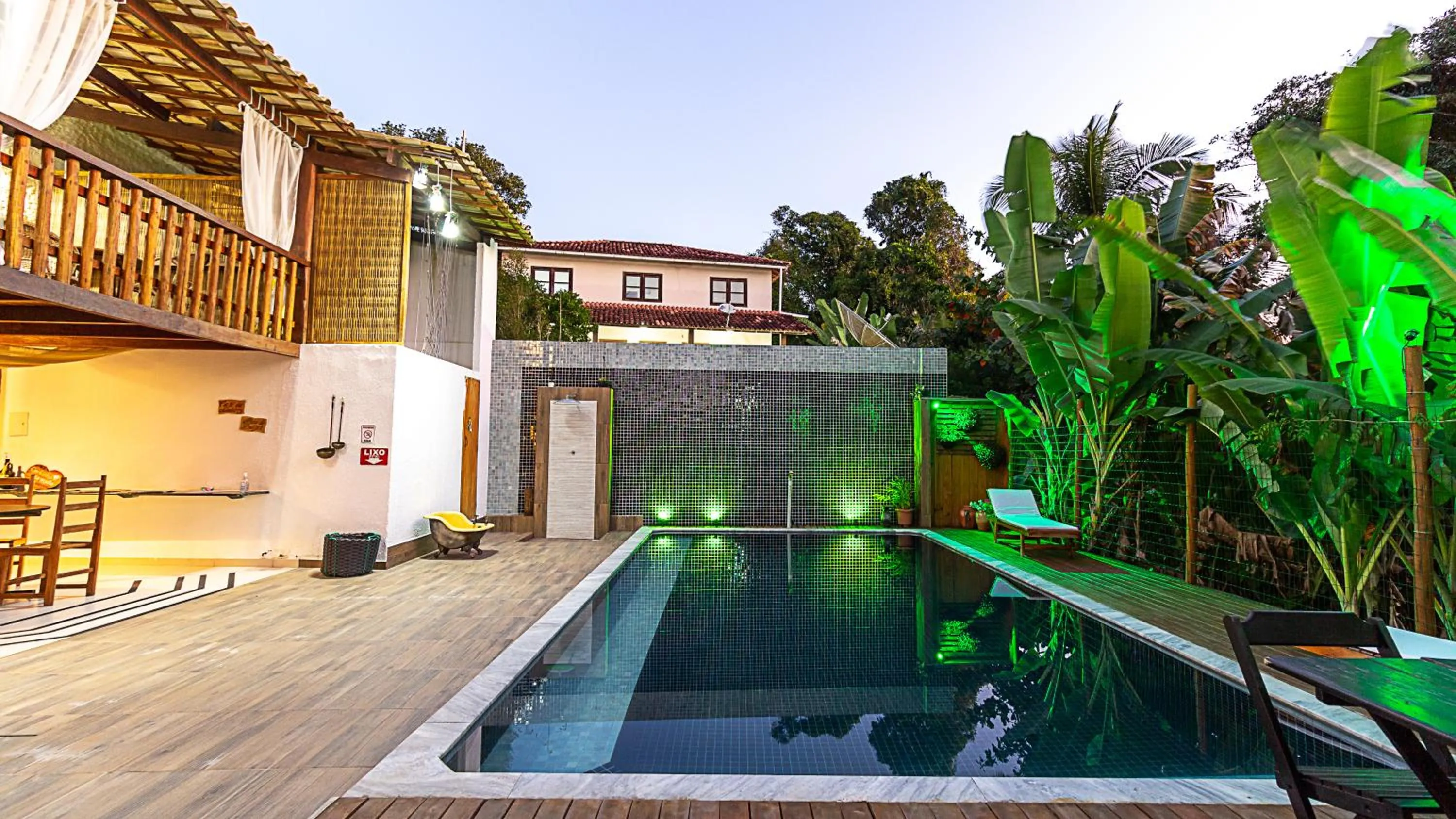 Property building in Villa Handam