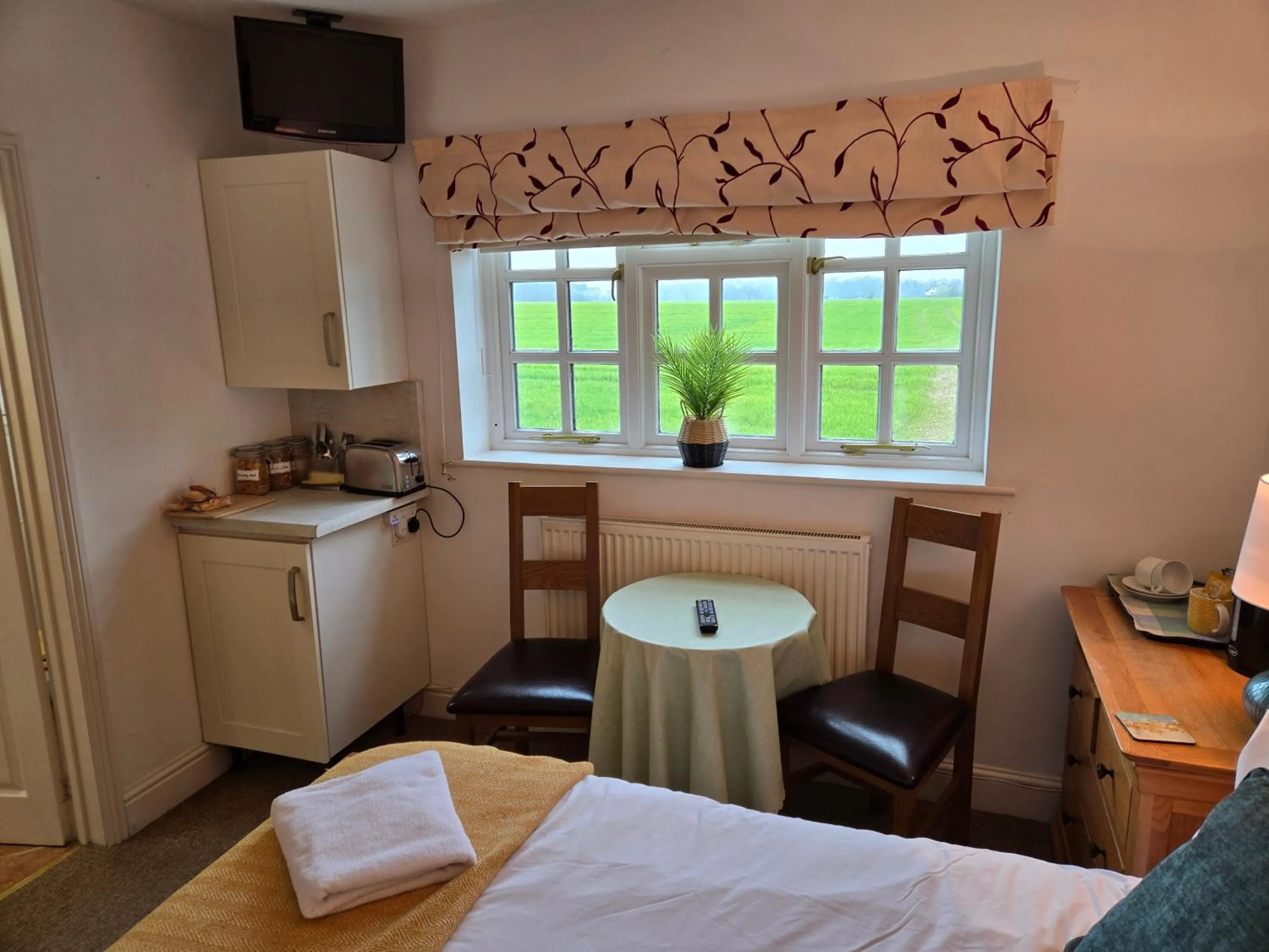 Bedroom, Bed in Wayside B&B