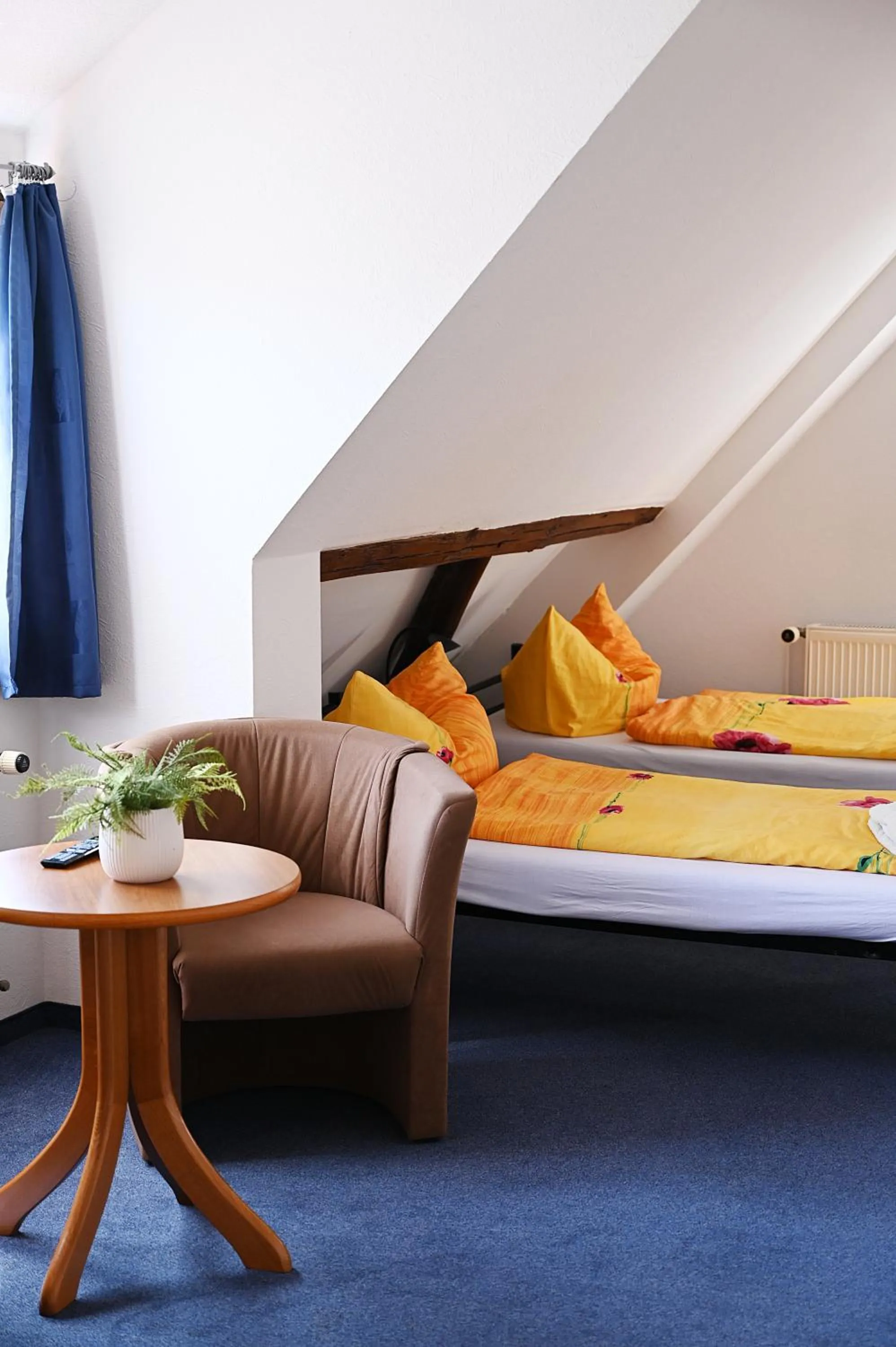 Bed in Motel an der B180