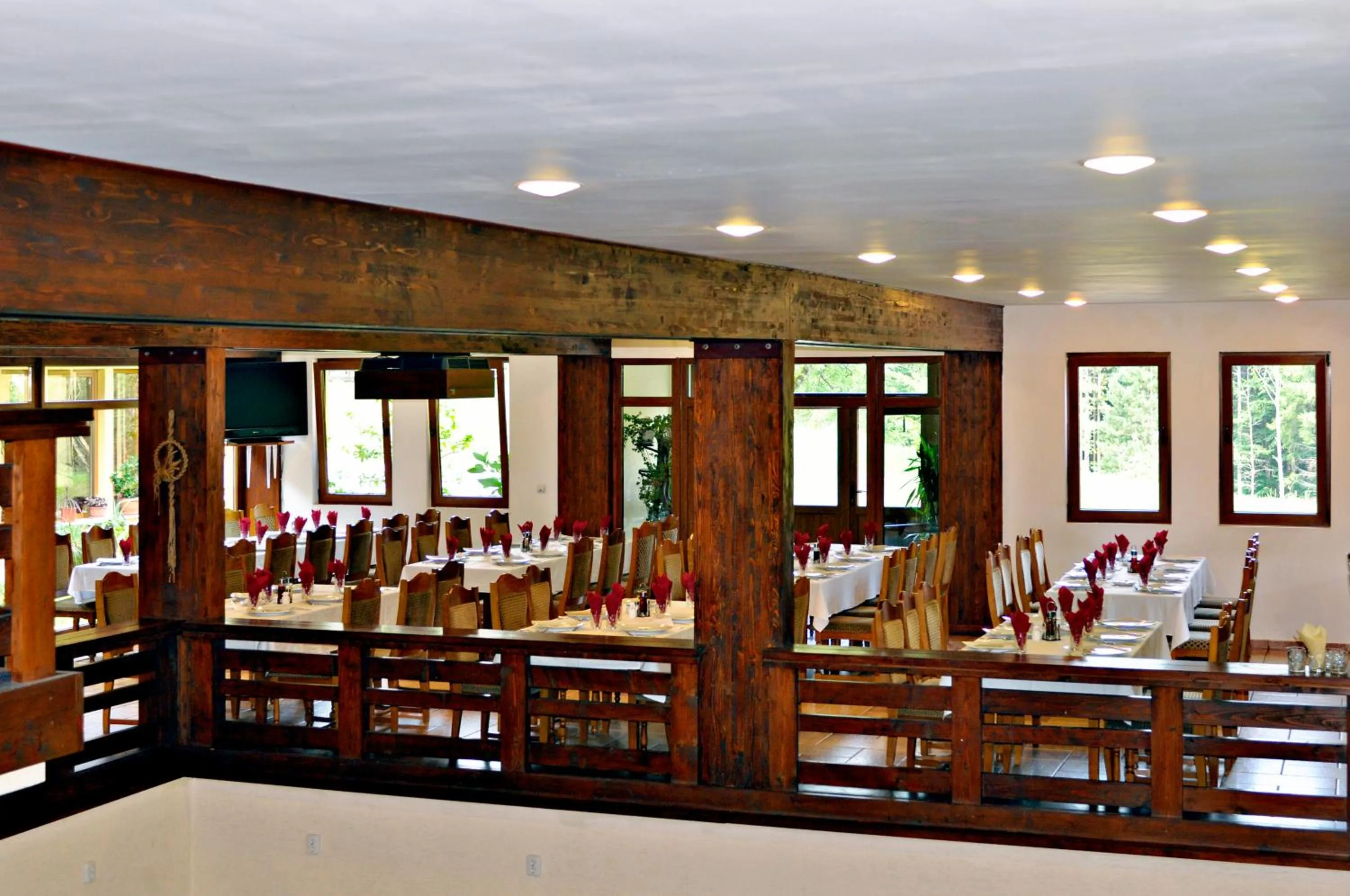 Restaurant/places to eat in Complex Turistic Bucovina