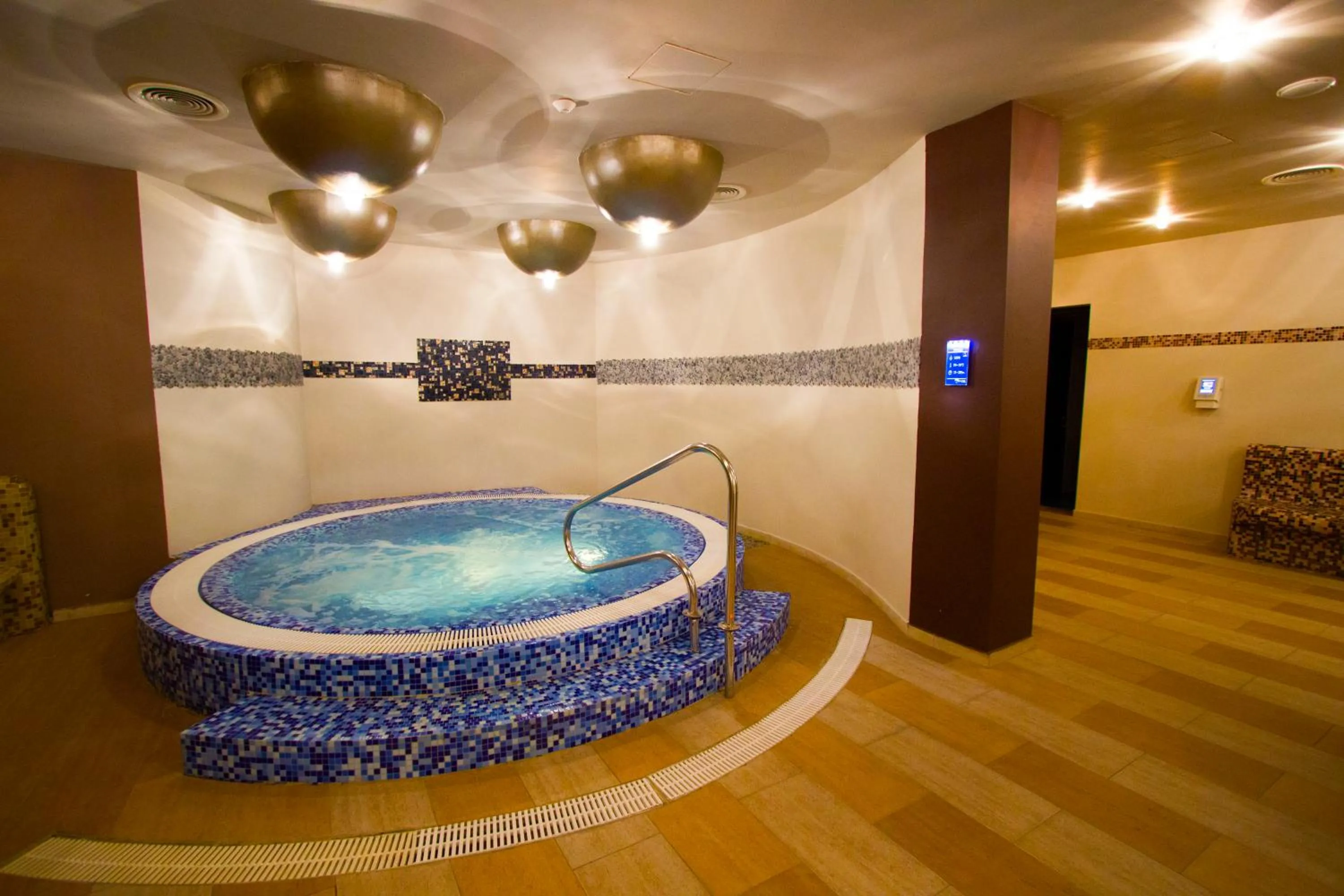 Hot Tub in Hotel Gino Wellness Rabath