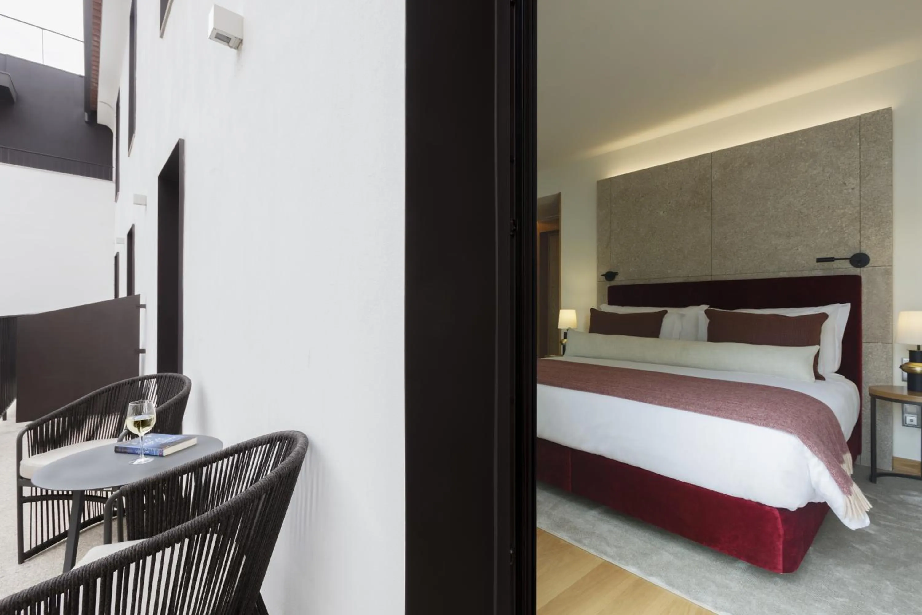 Balcony/Terrace, Bed in NEYA Porto Hotel