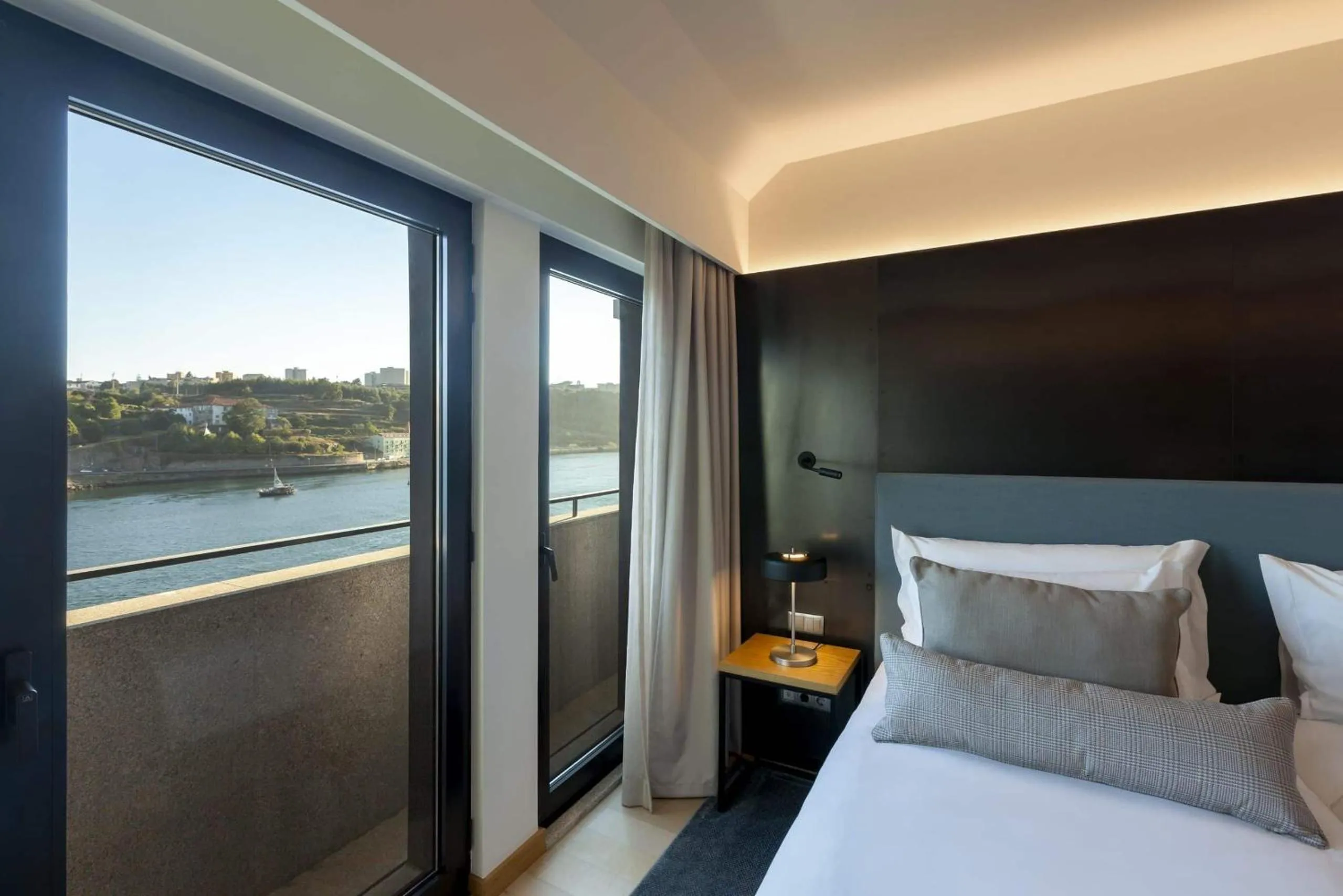 Bed in NEYA Porto Hotel