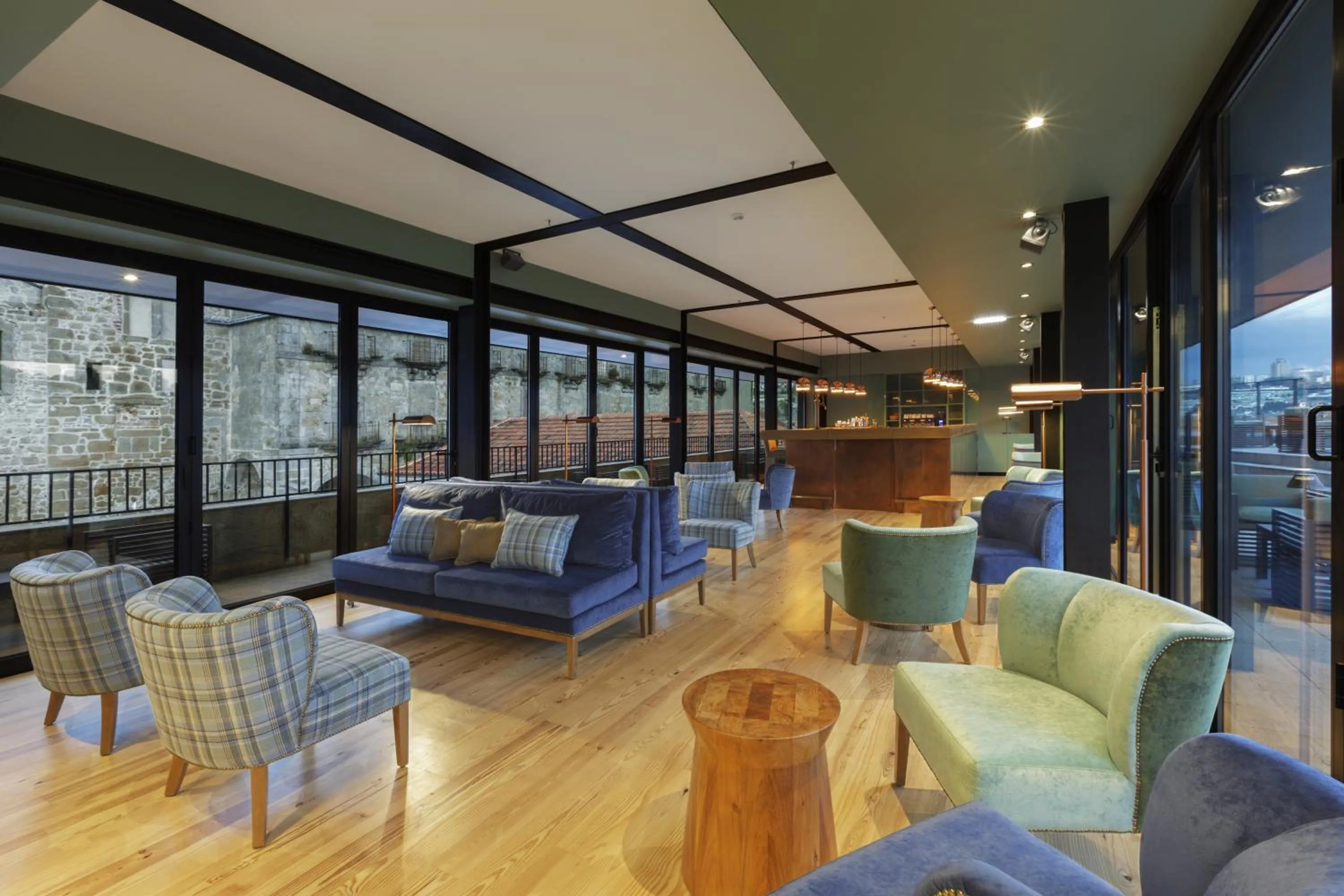 Lounge or bar in NEYA Porto Hotel