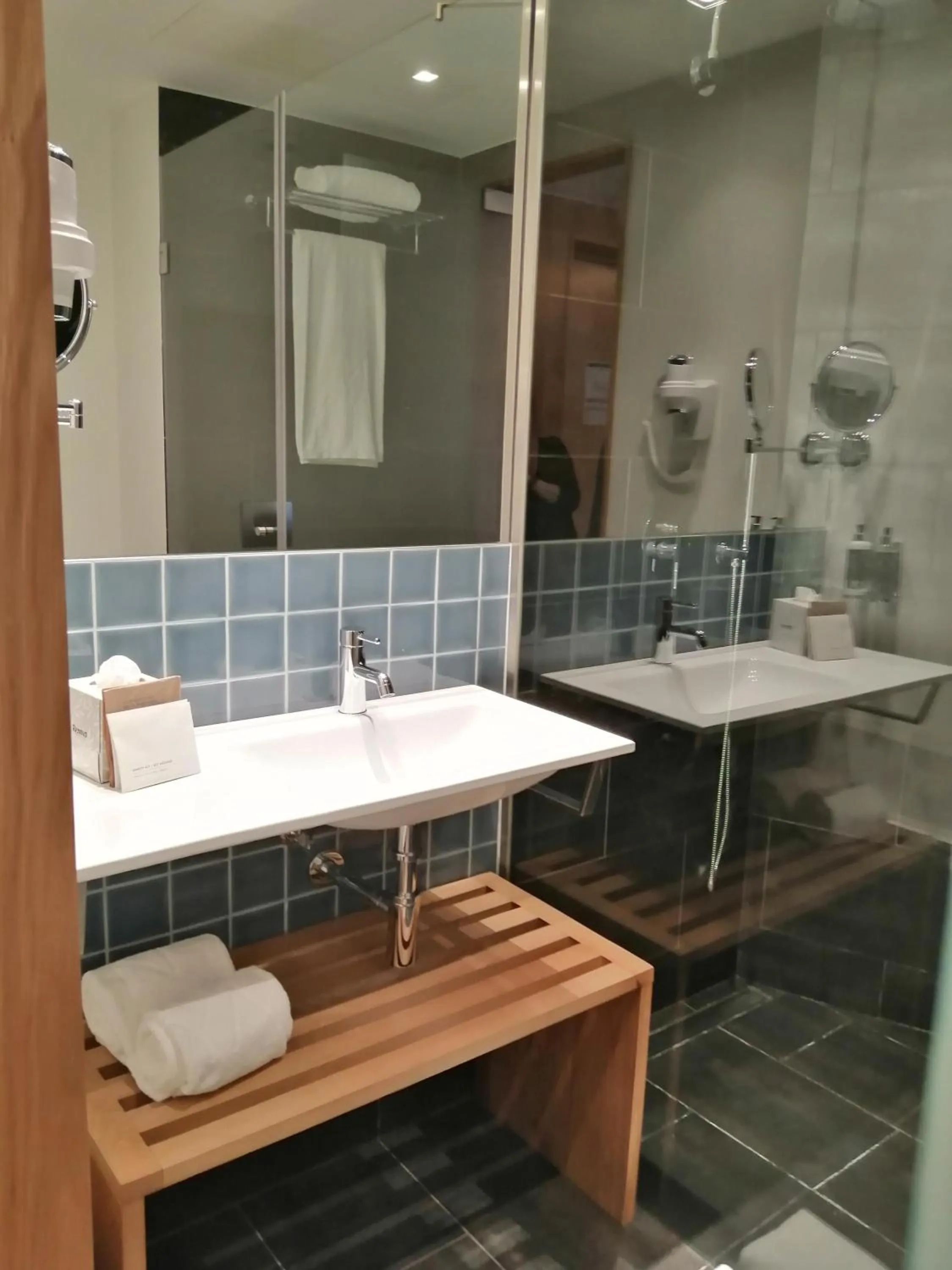 Shower in NEYA Porto Hotel