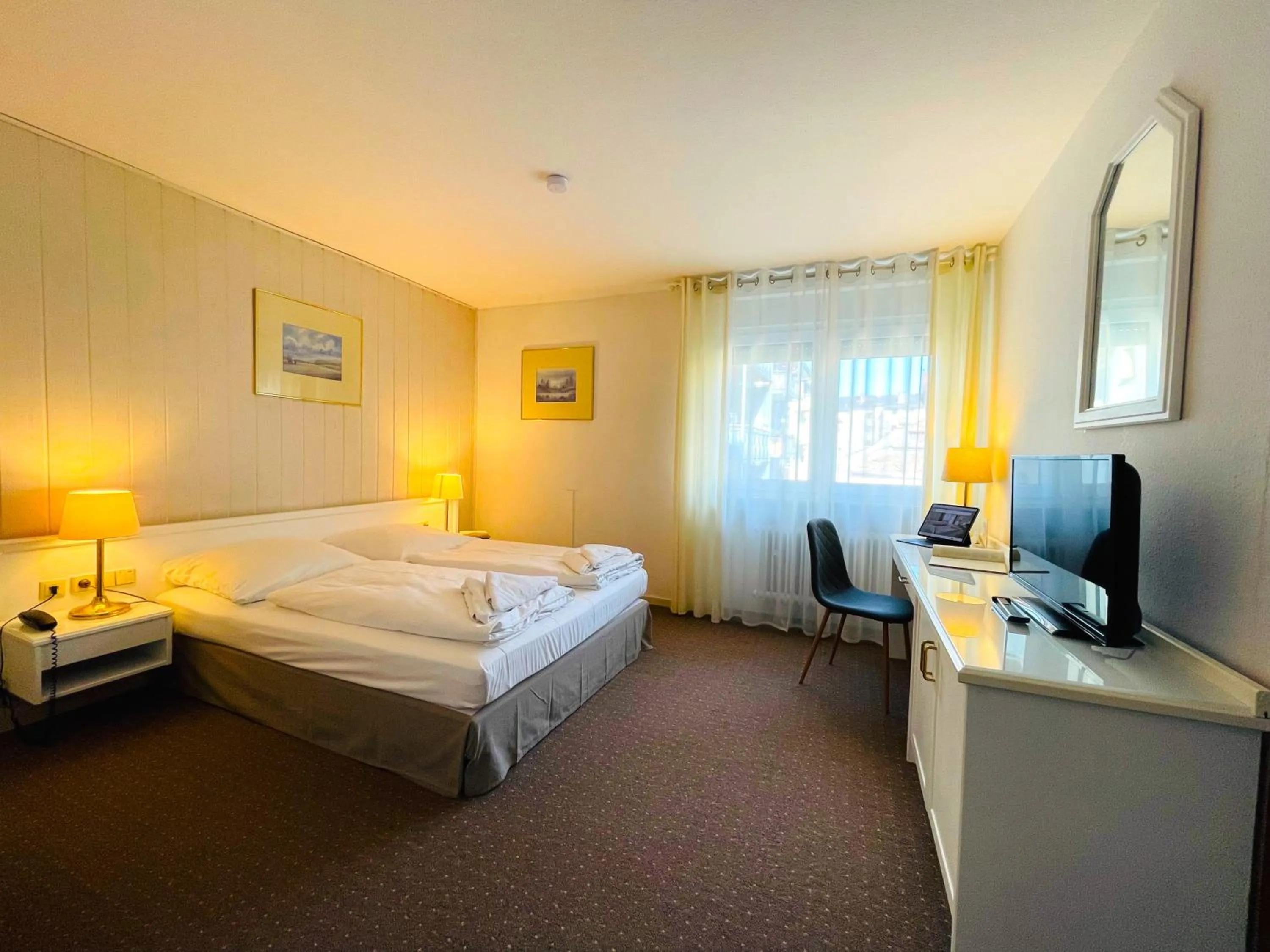 Bedroom, Bed in Hotel Moguntia