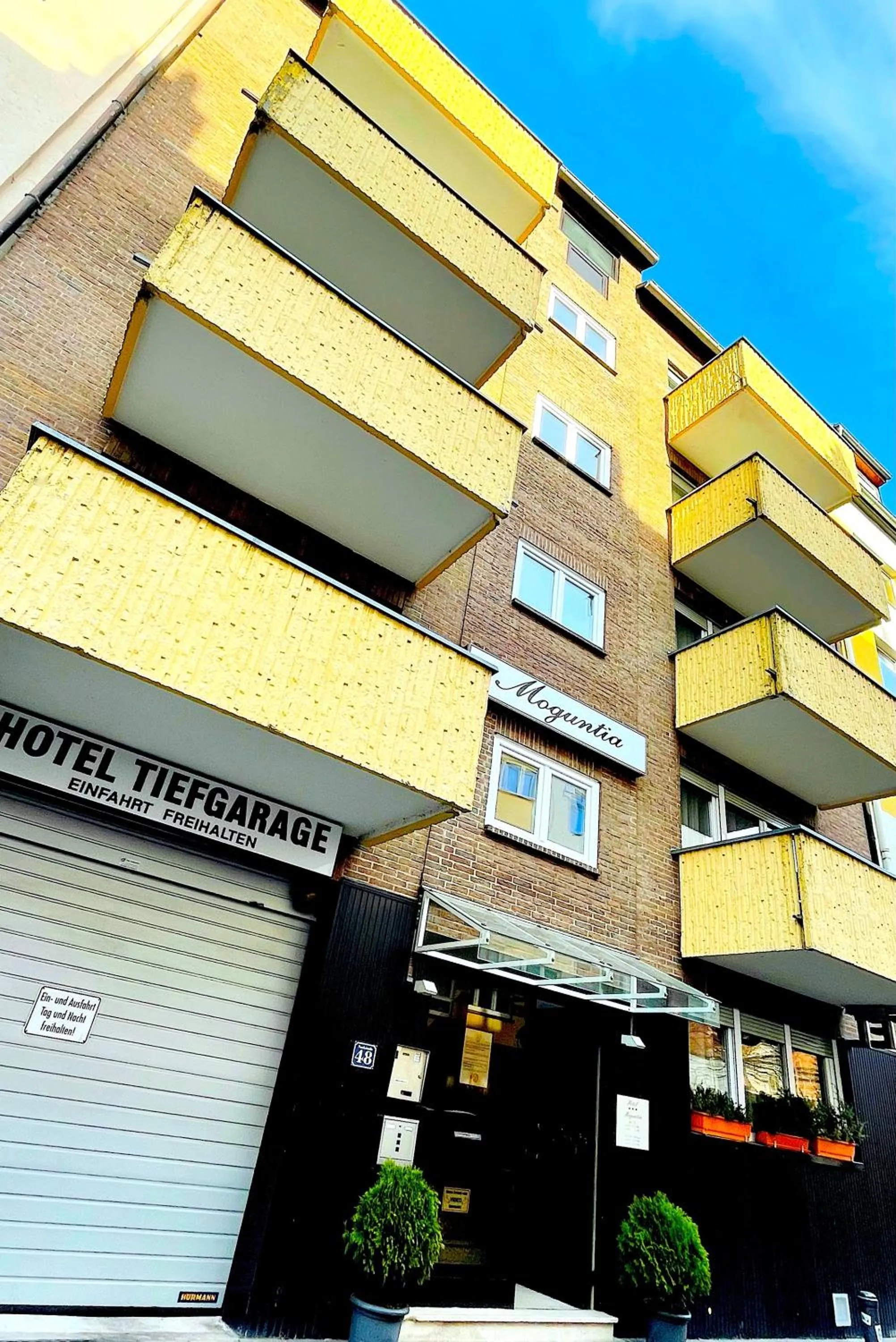 Facade/entrance in Hotel Moguntia