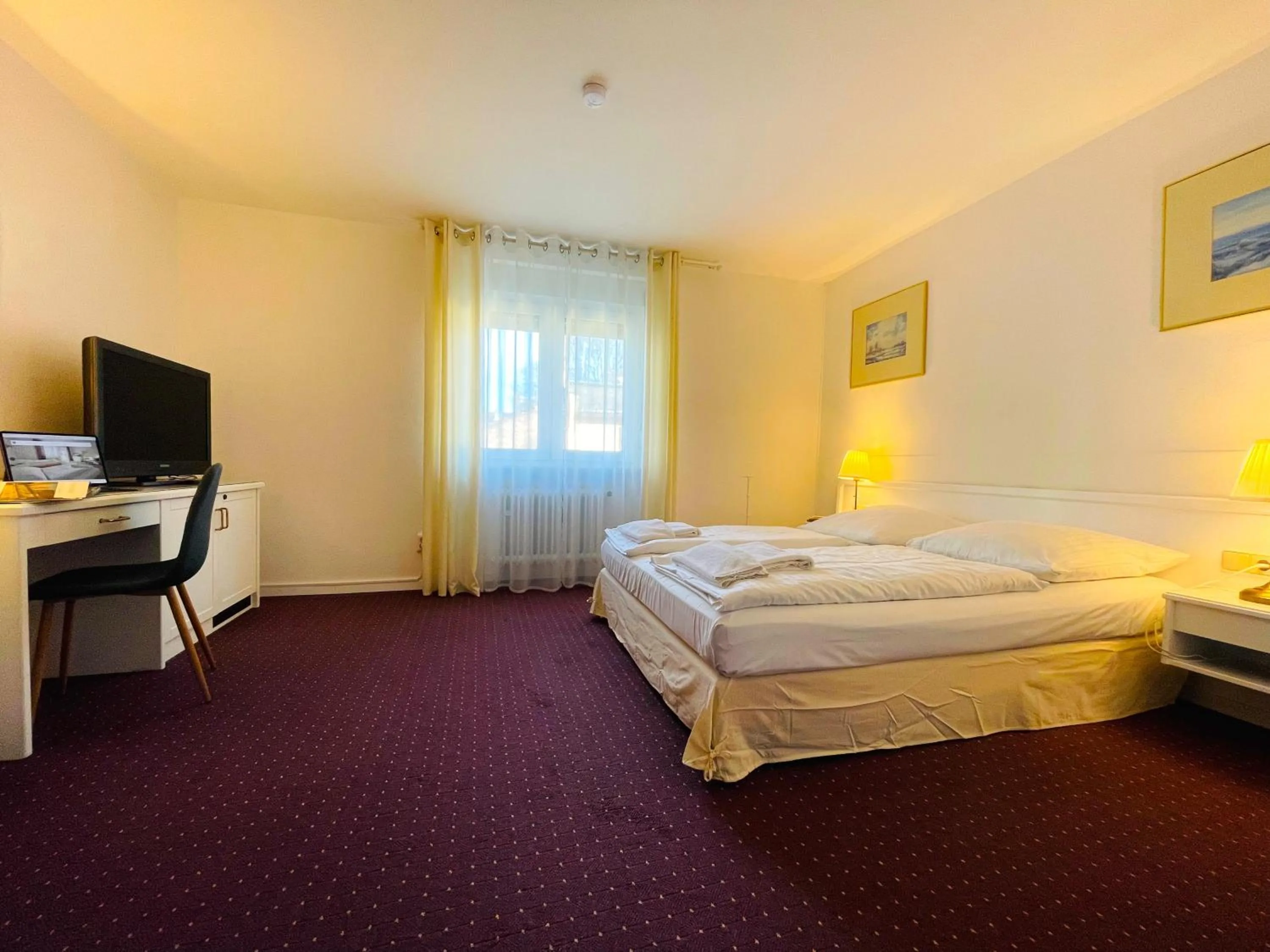 Bedroom, Bed in Hotel Moguntia