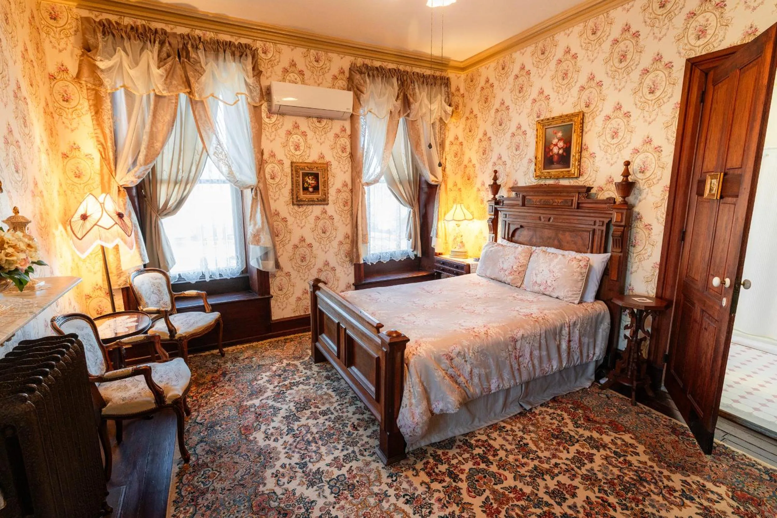 Bed in Gifford-Risley House Bed and Breakfast