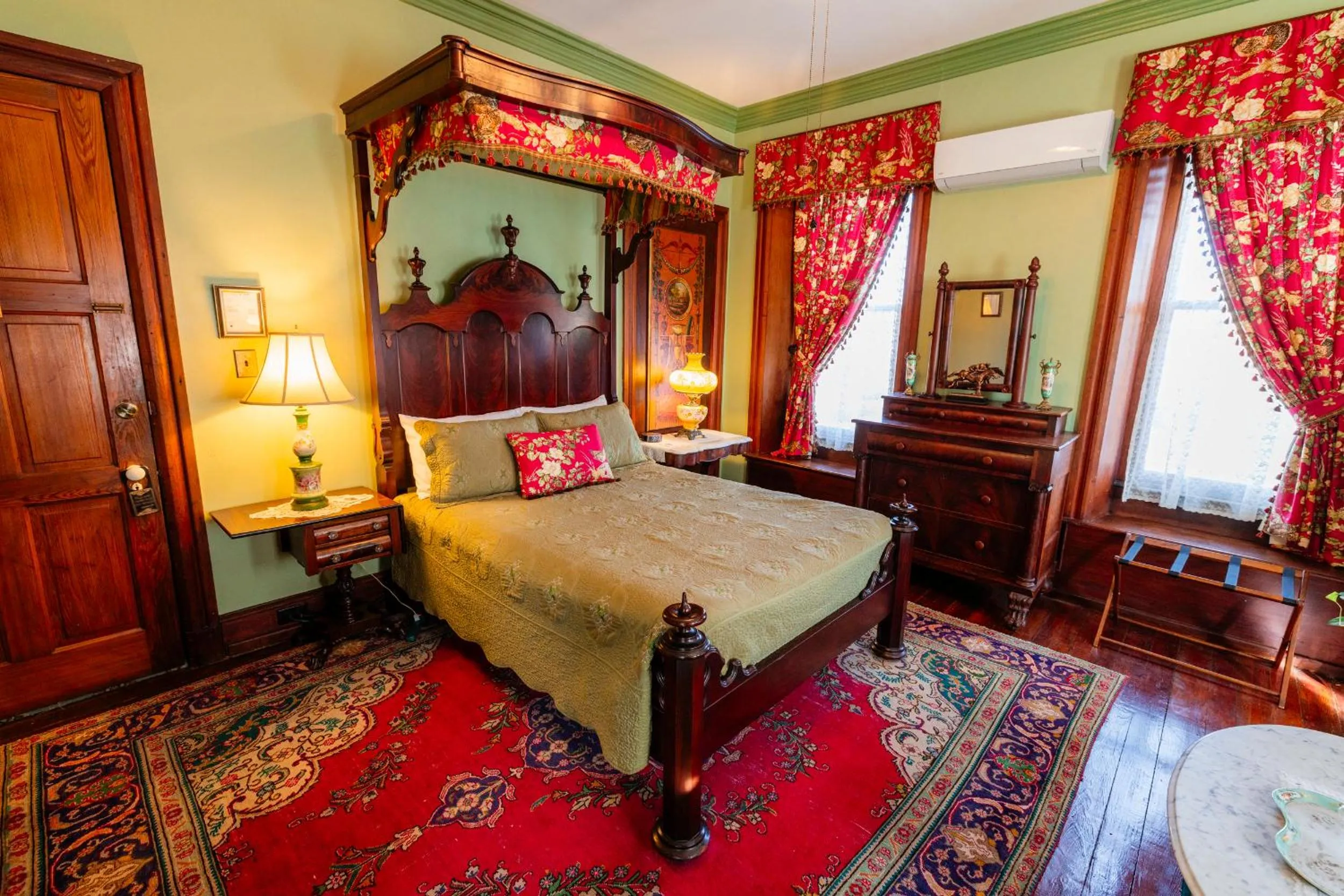 Bed in Gifford-Risley House Bed and Breakfast