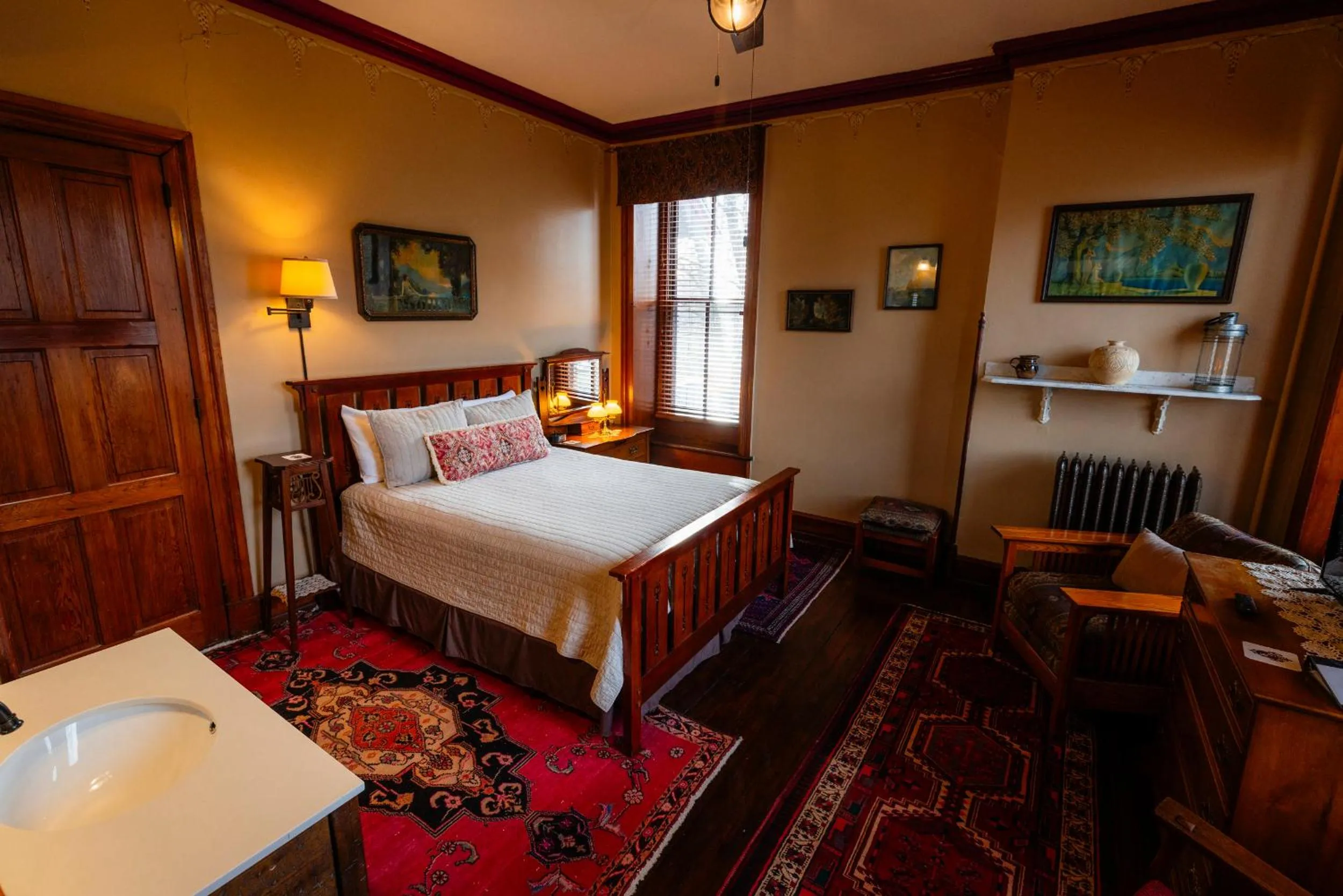 Bed in Gifford-Risley House Bed and Breakfast