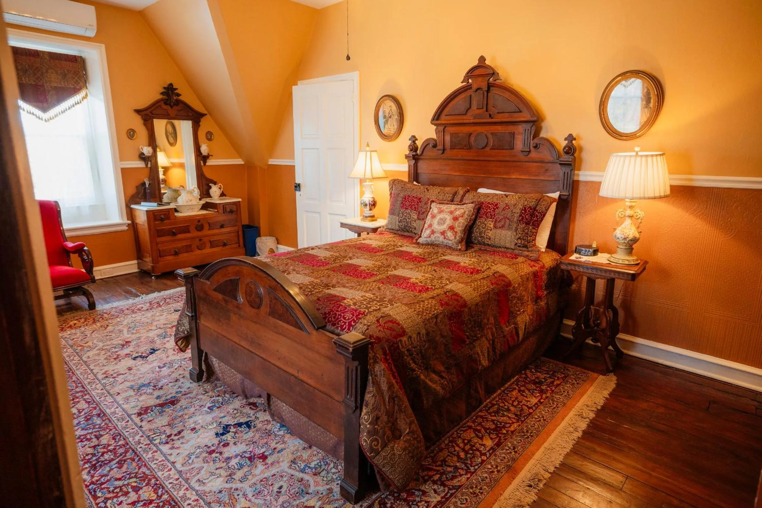 Bed in Gifford-Risley House Bed and Breakfast