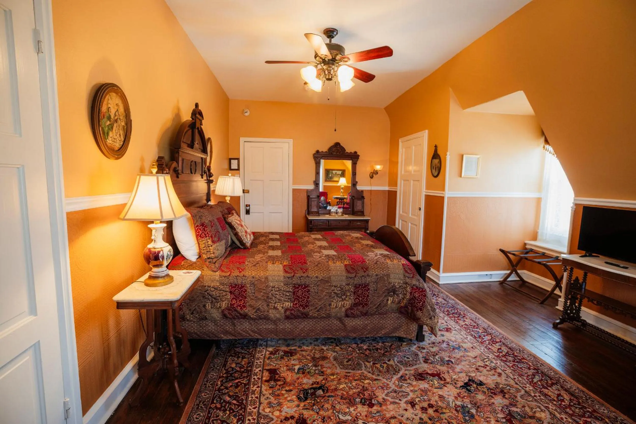 Bed in Gifford-Risley House Bed and Breakfast