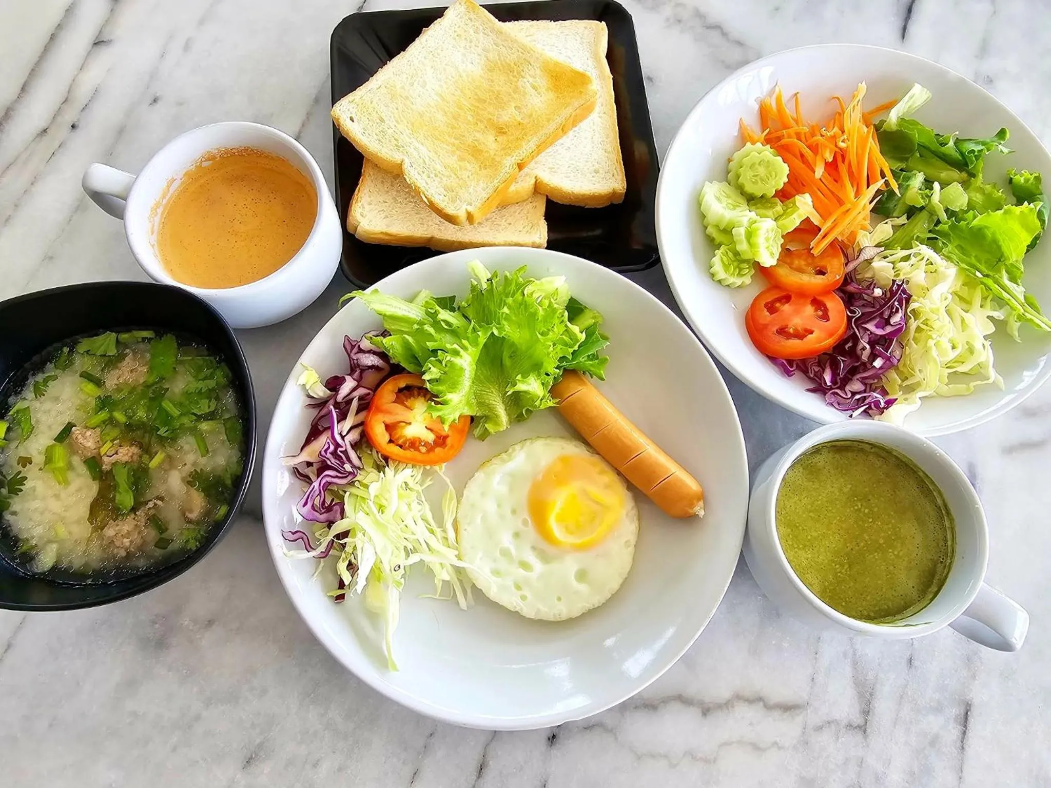 Buffet breakfast in โคโค่ โฮเทล KOCO Hotel