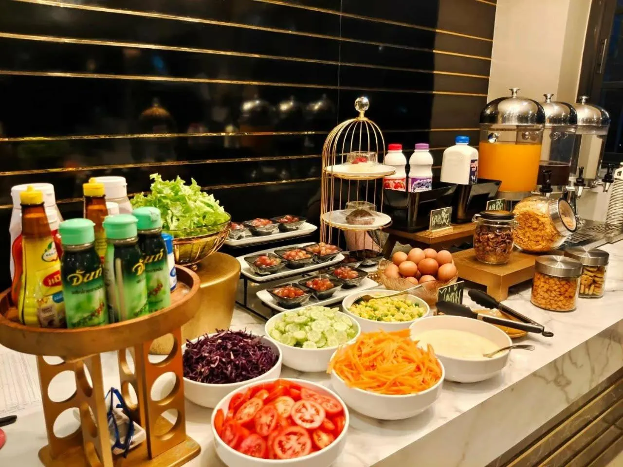 Buffet breakfast in โคโค่ โฮเทล KOCO Hotel