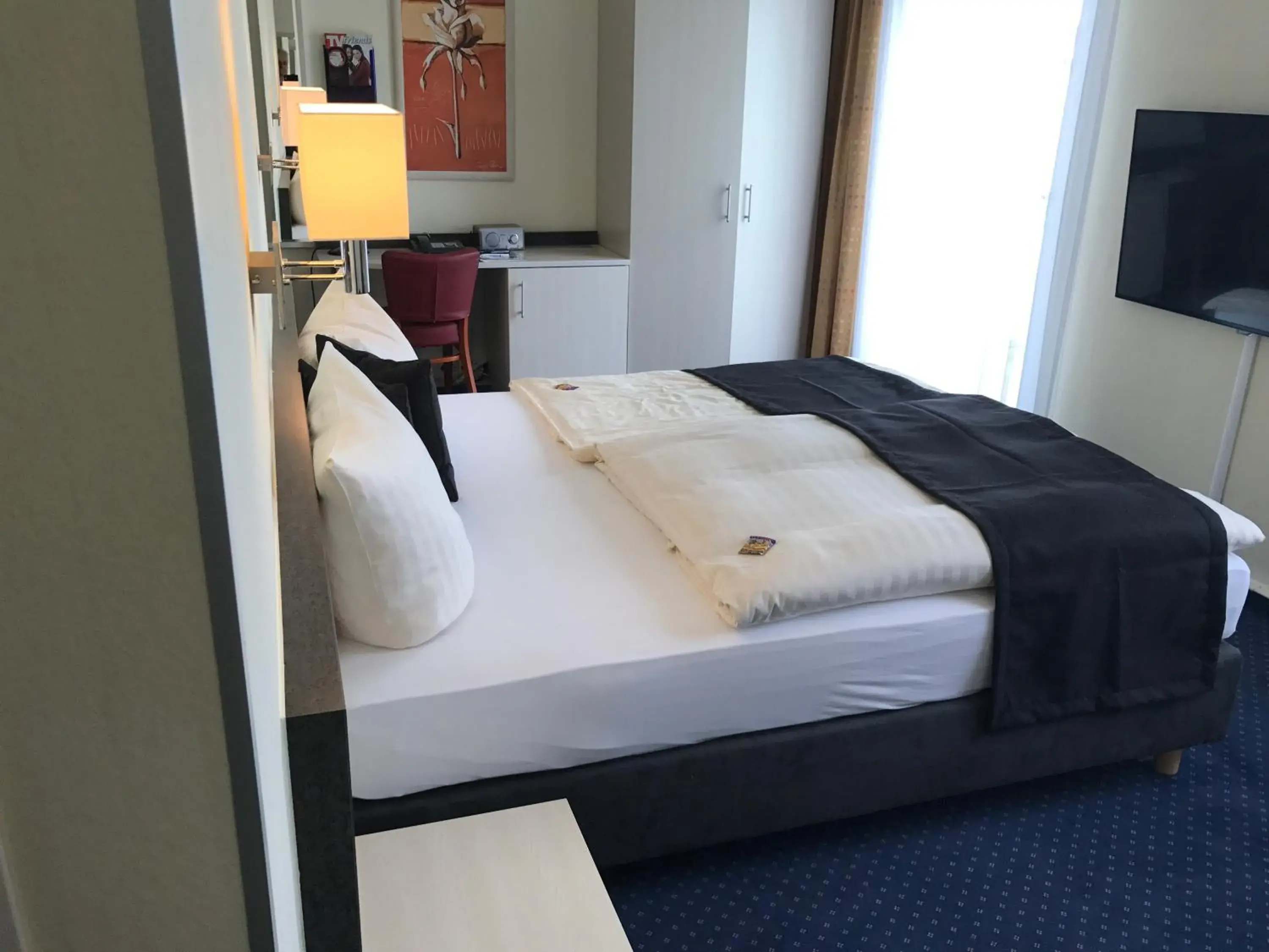 Double Room with Balcony - single occupancy in Parkhotel Neubrandenburg Double Room with Balcony - single occupancy in Parkhotel Neubrandenburg
