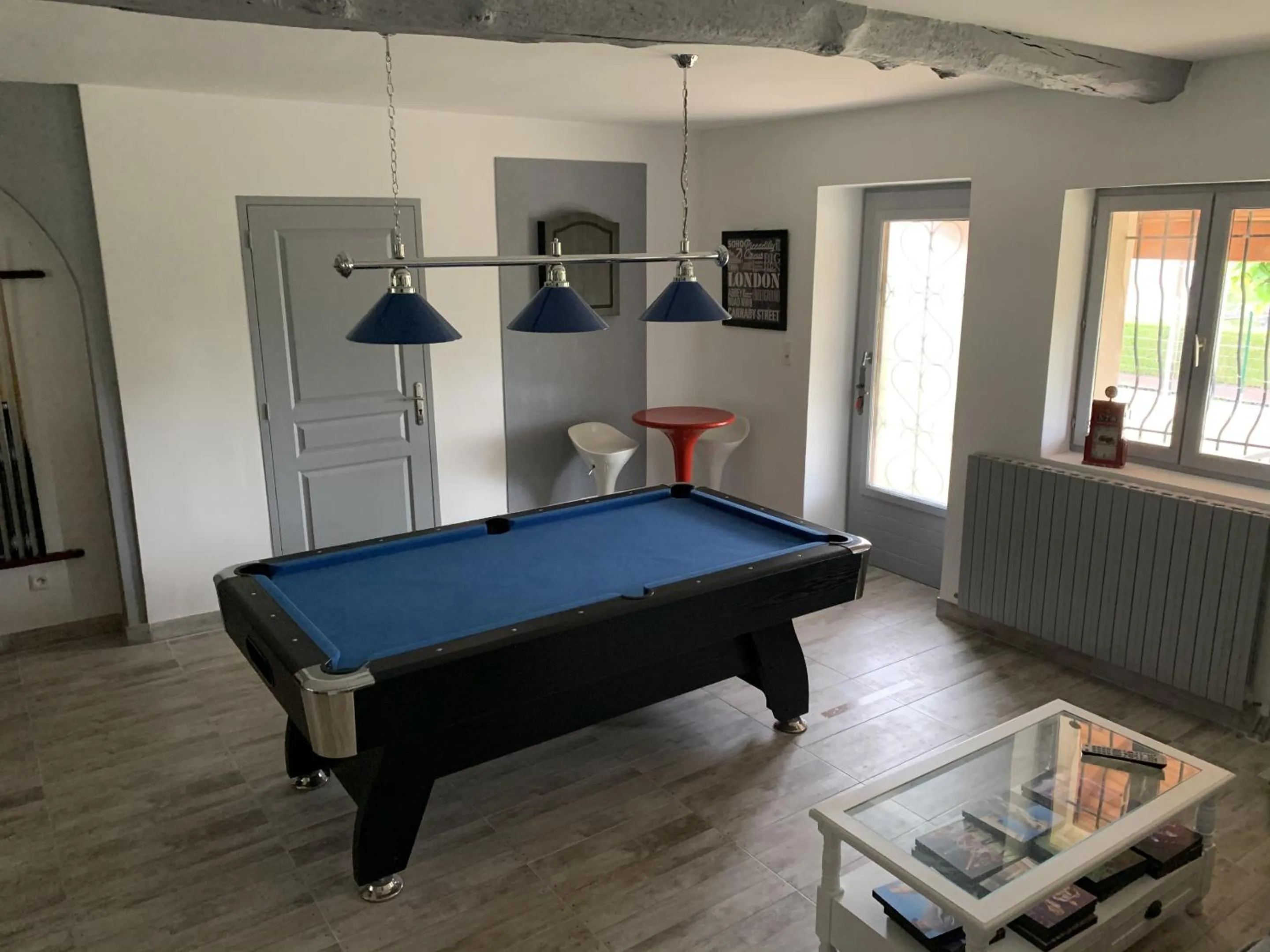 Living room in Maison Piscine et Jacuzzi