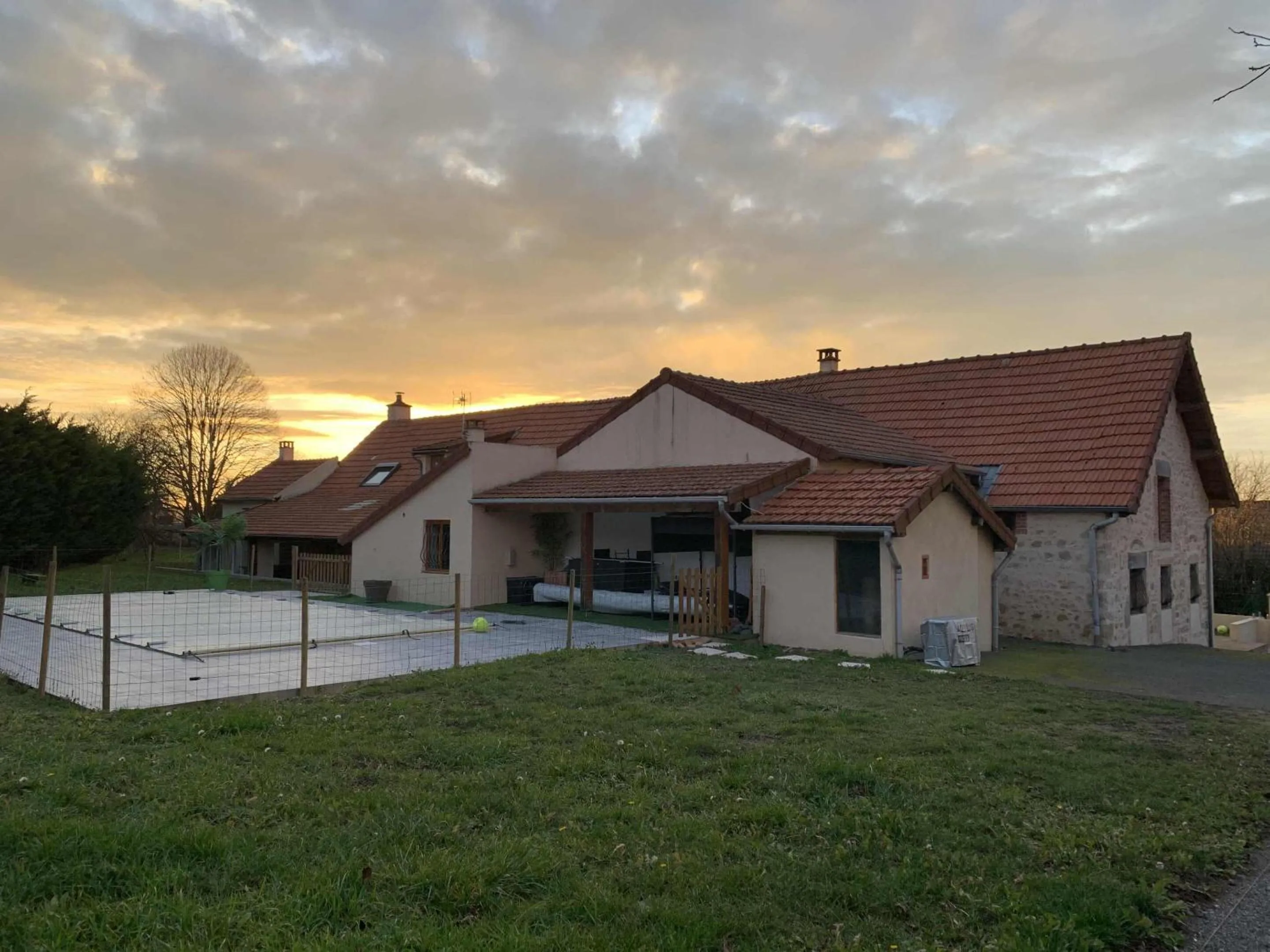 Garden in Maison Piscine et Jacuzzi