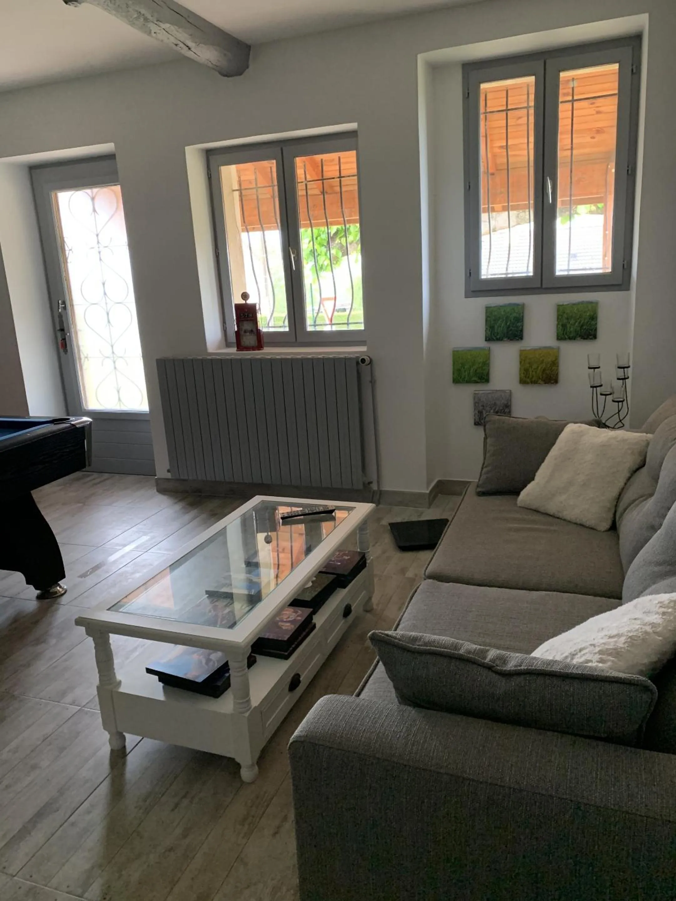 Living room in Maison Piscine et Jacuzzi
