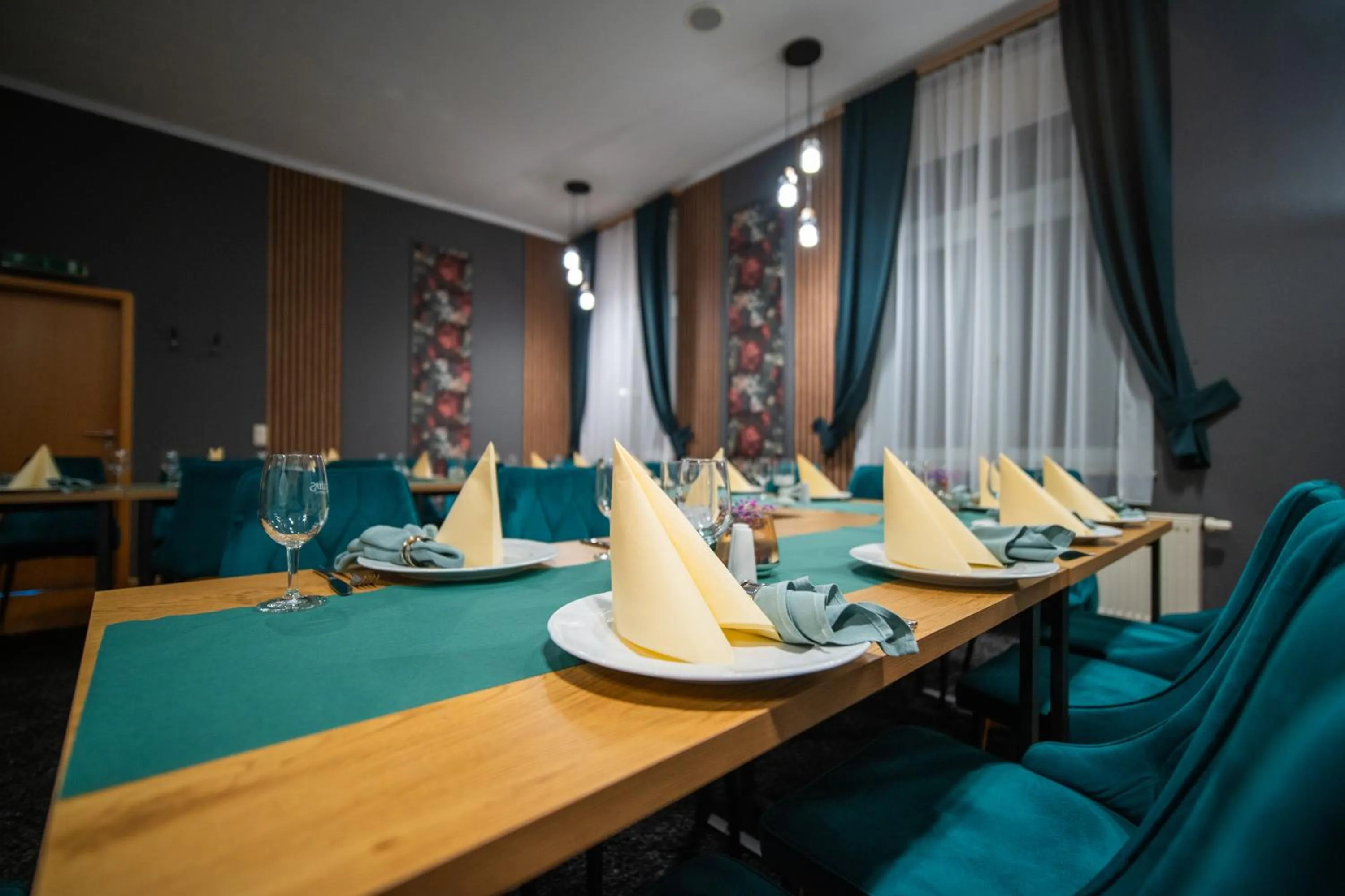 Restaurant/places to eat in Parkhotel Waldschlösschen