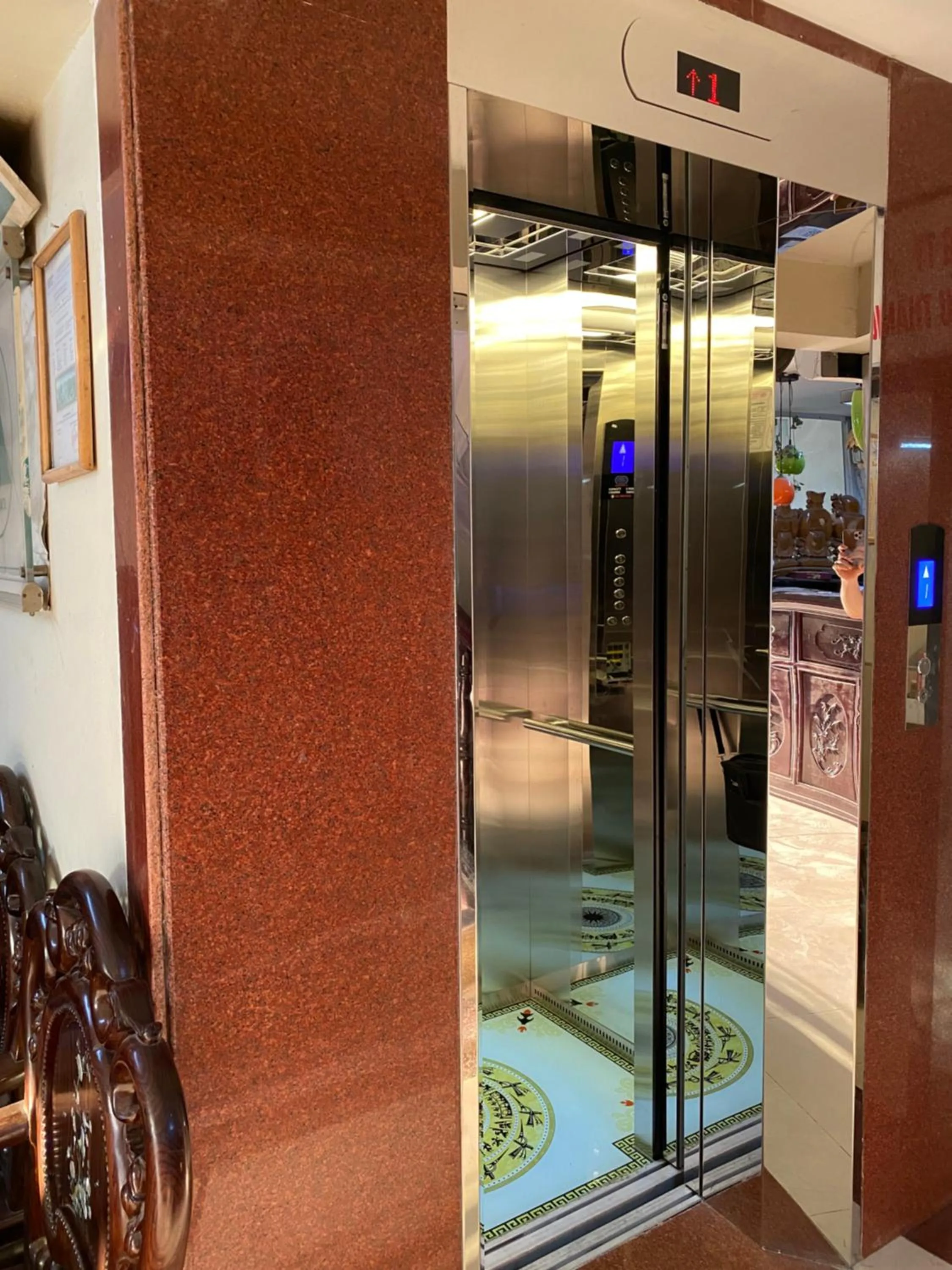 elevator in Thang Long Hotel