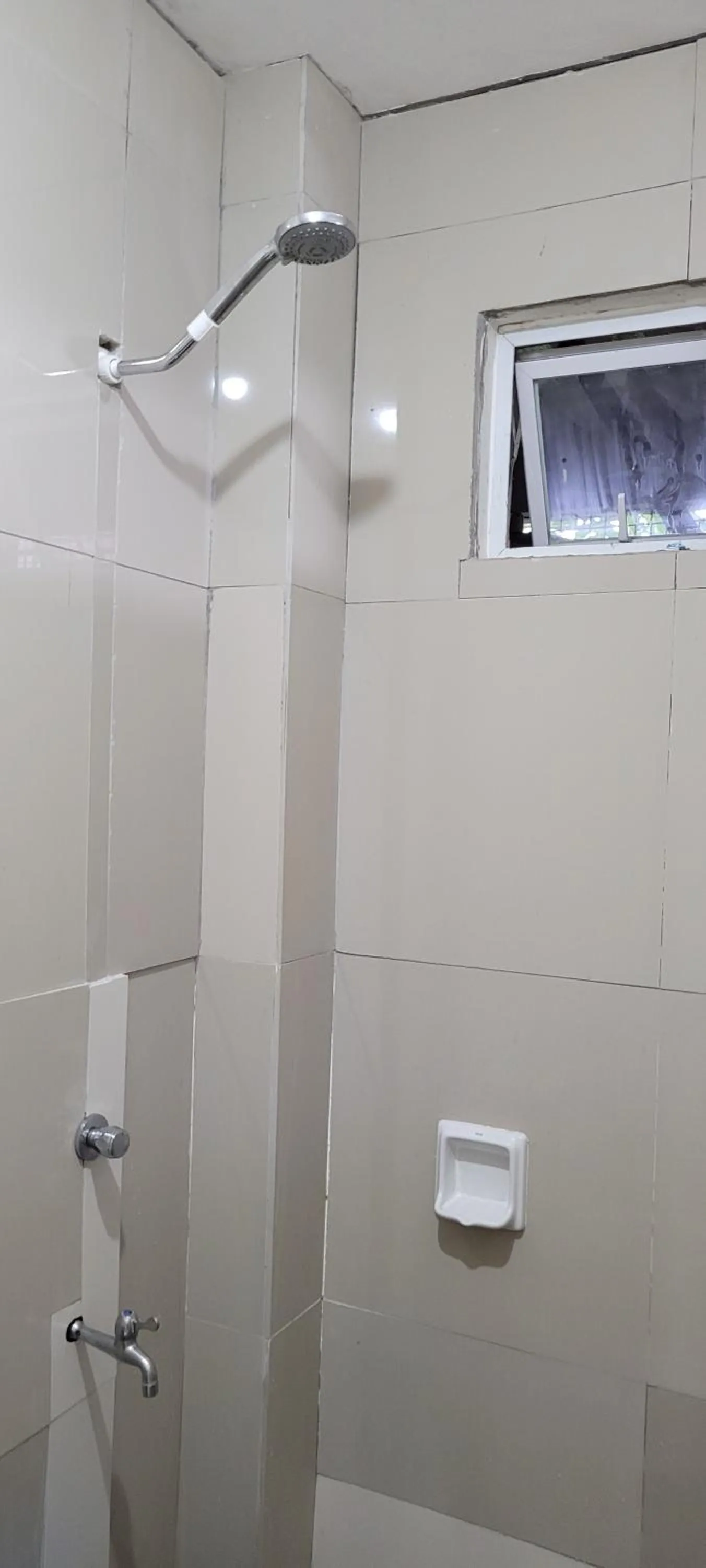 Shower in Borj Place