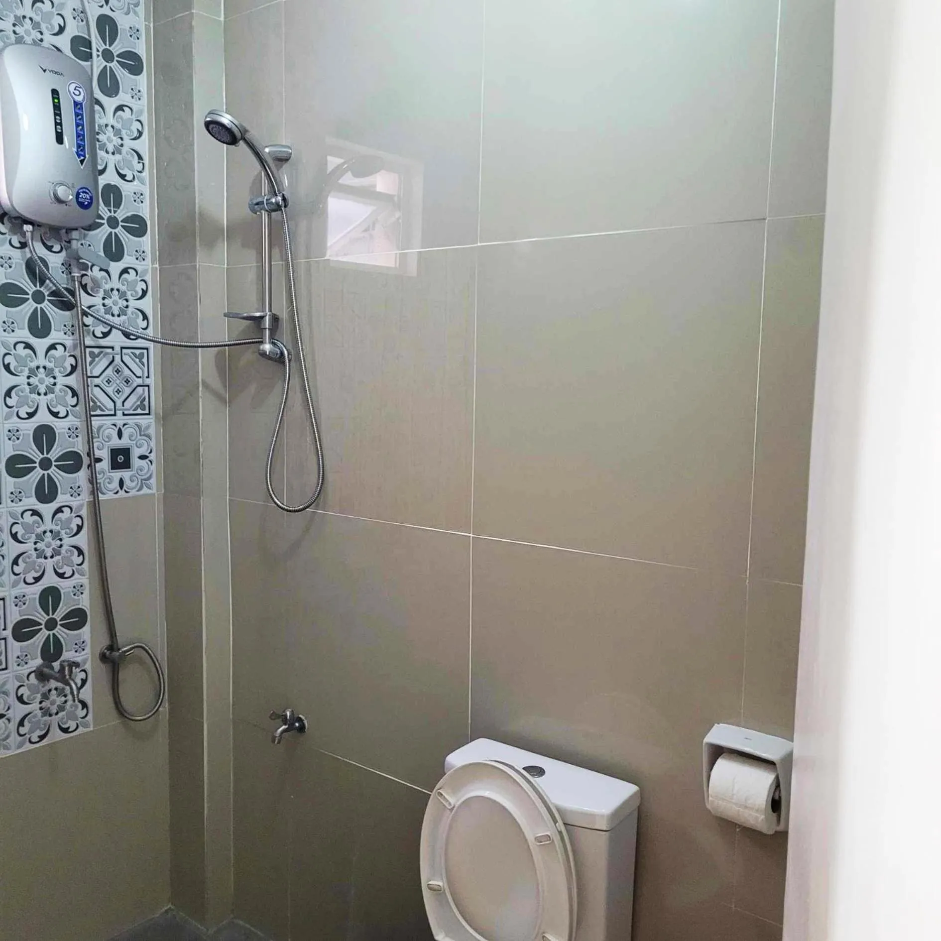 Shower in Borj Place