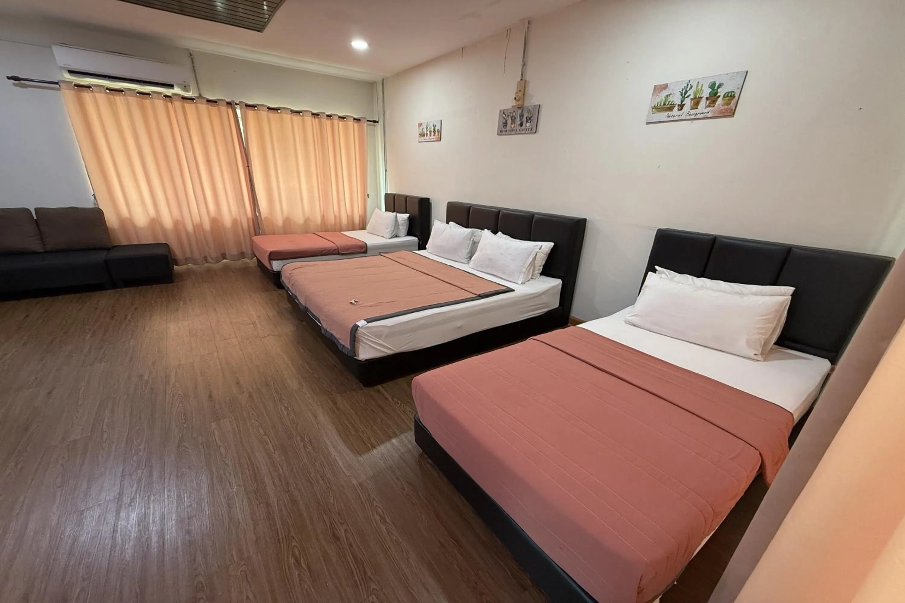 Photo of the whole room, Bed in Inapan Taman Herba