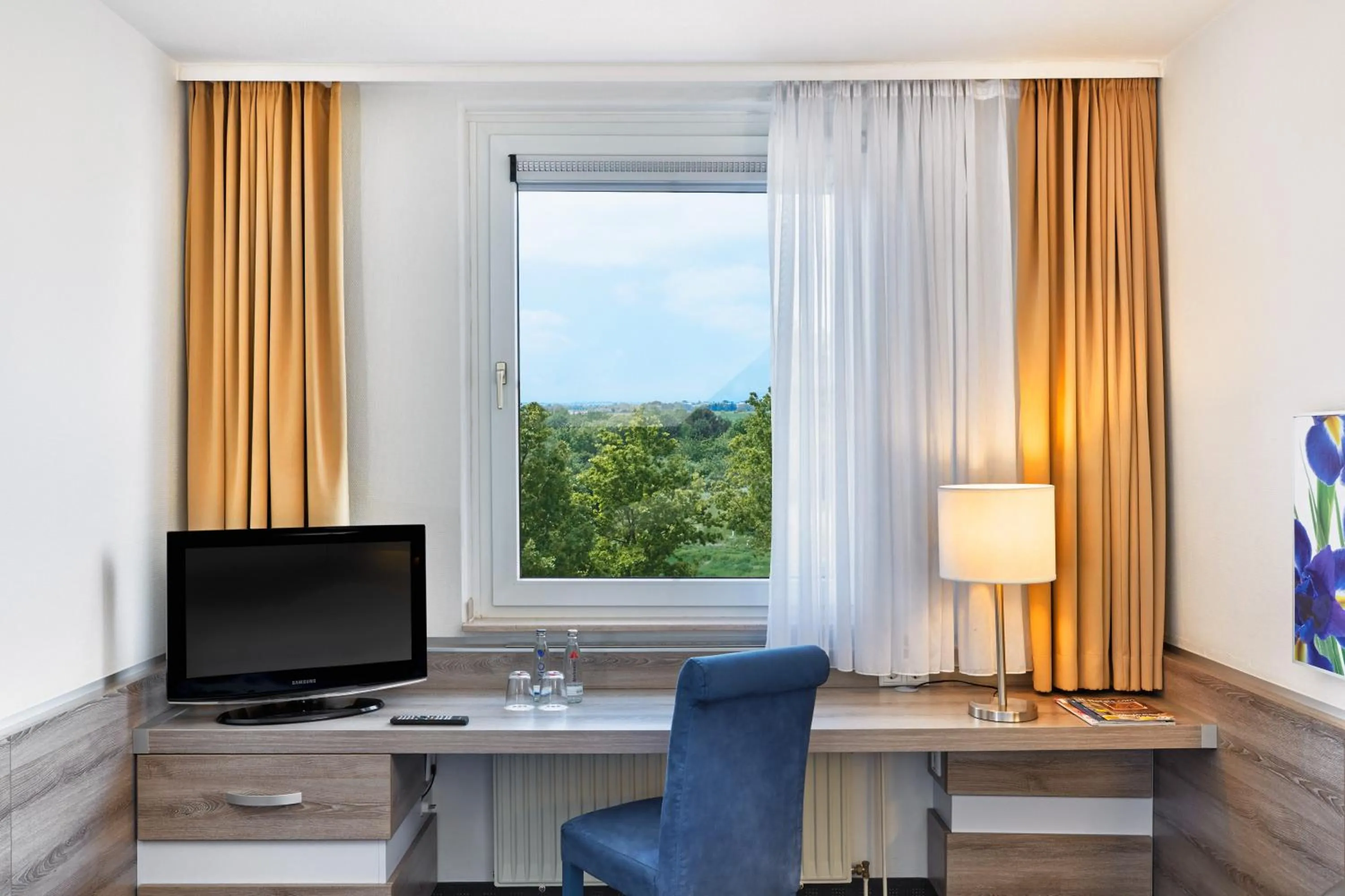 Photo of the whole room in H+ Hotel Frankfurt Airport West