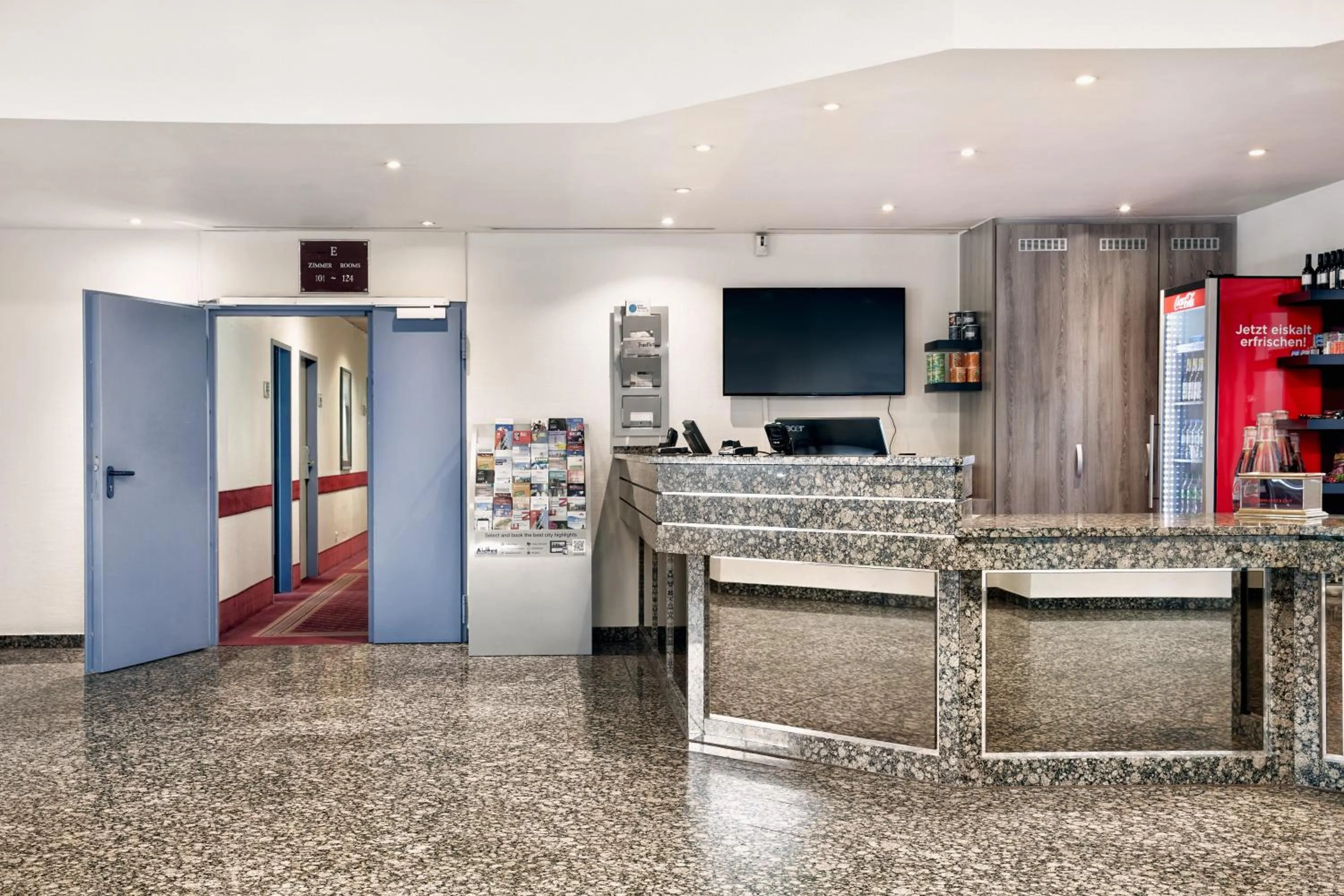 Lobby or reception in H+ Hotel Frankfurt Airport West