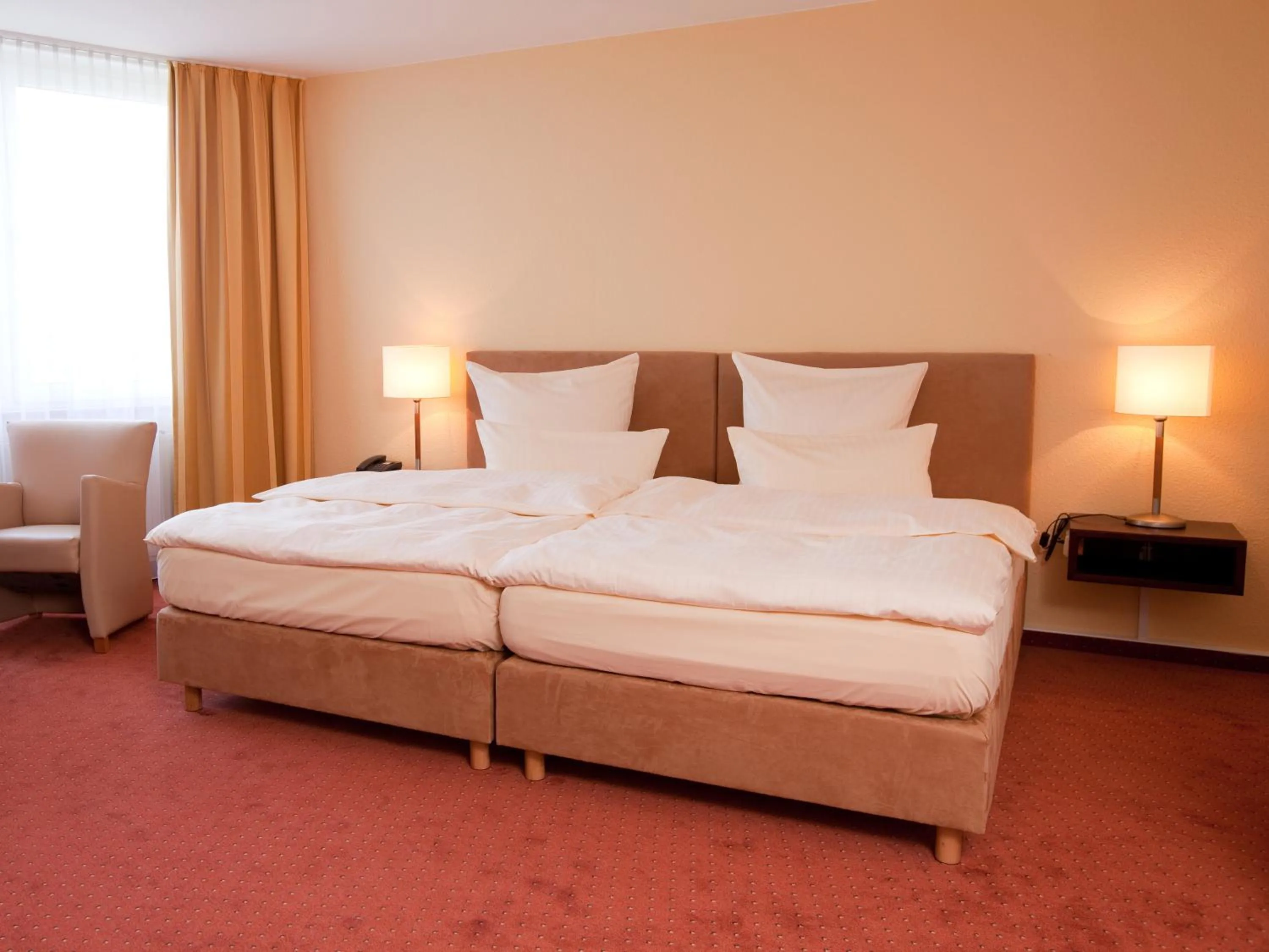 Photo of the whole room, Bed in Carathotel Basel/Weil am Rhein
