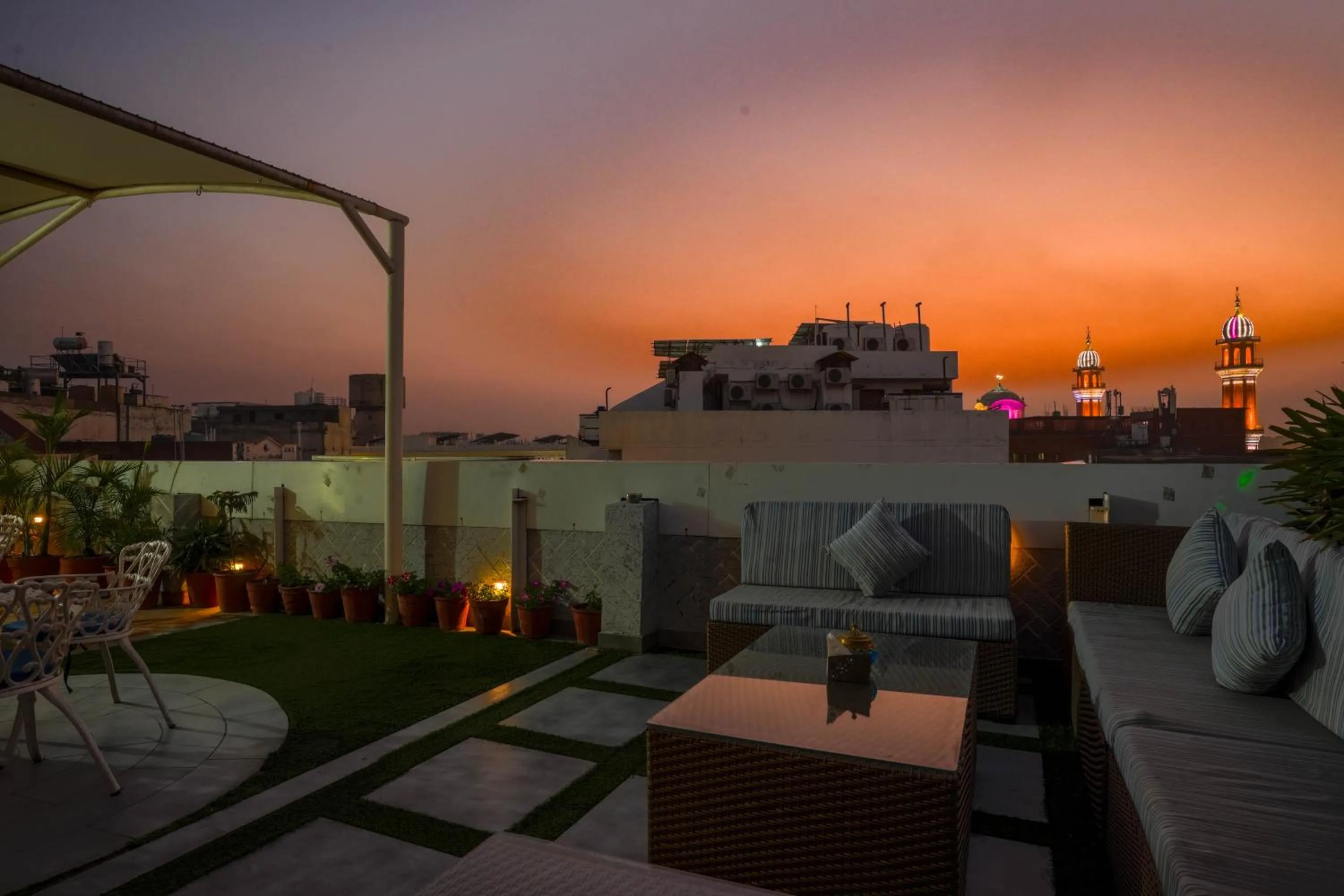 Evening entertainment in Stamps Golden Lagoon by Eight Continents - Opposite to Golden Temple