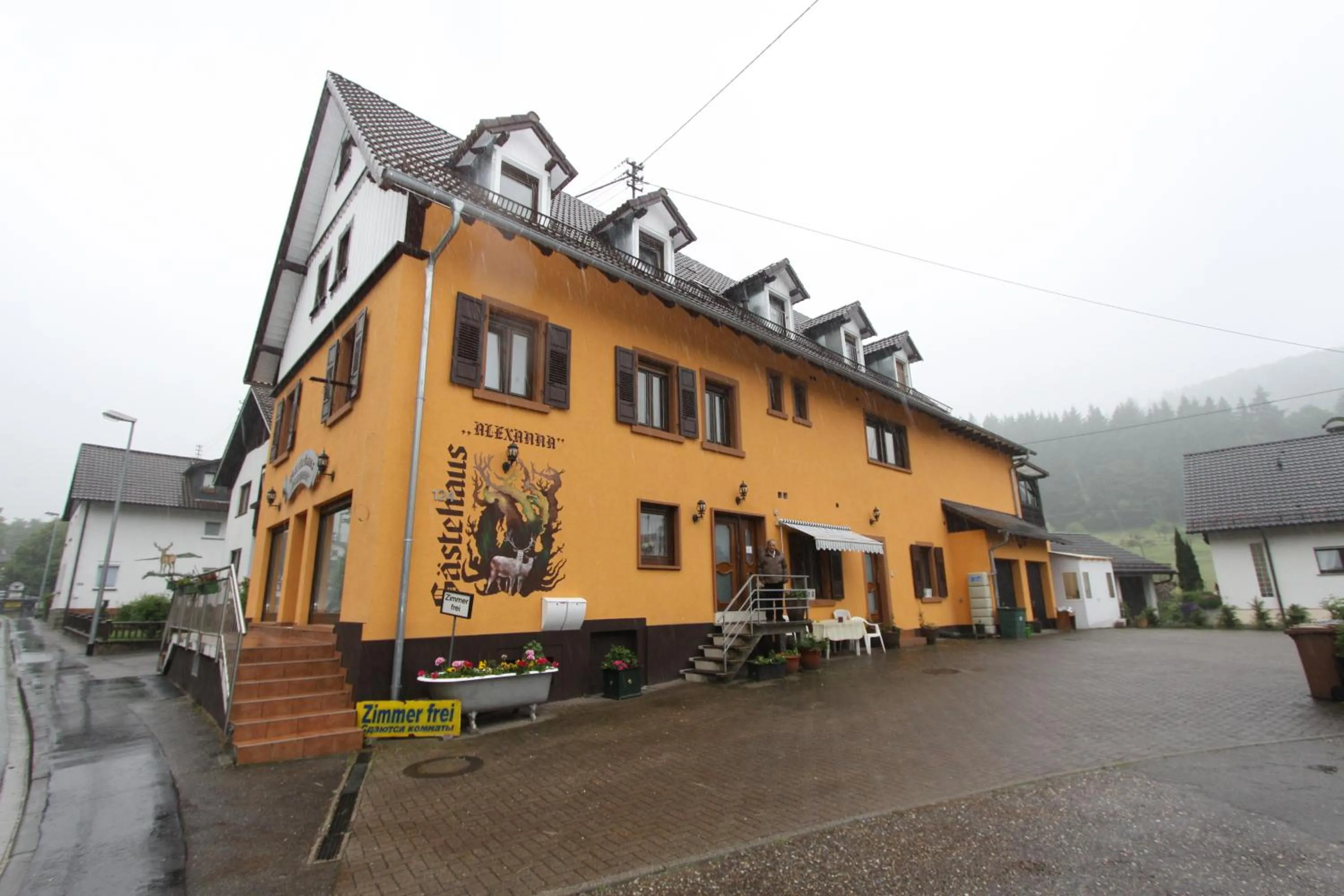 Facade/entrance in Gästehaus Alexanna
