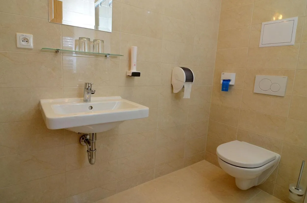 Bathroom in Hotel Bélier