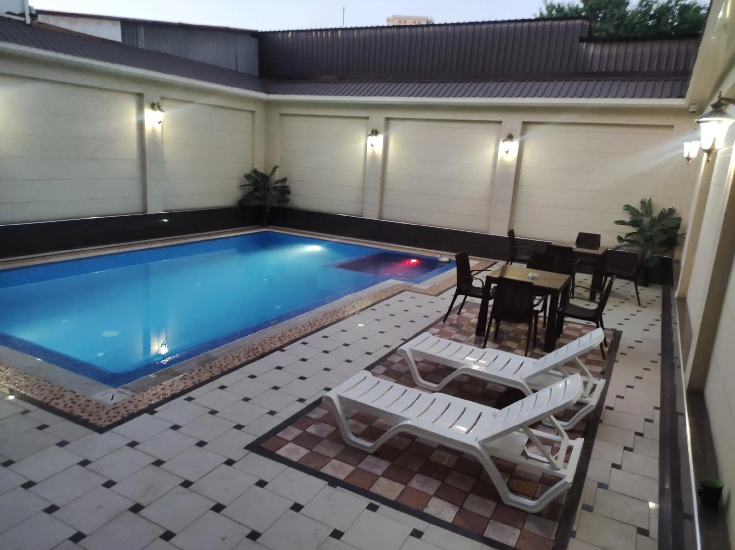 Swimming pool in Shosh Palace