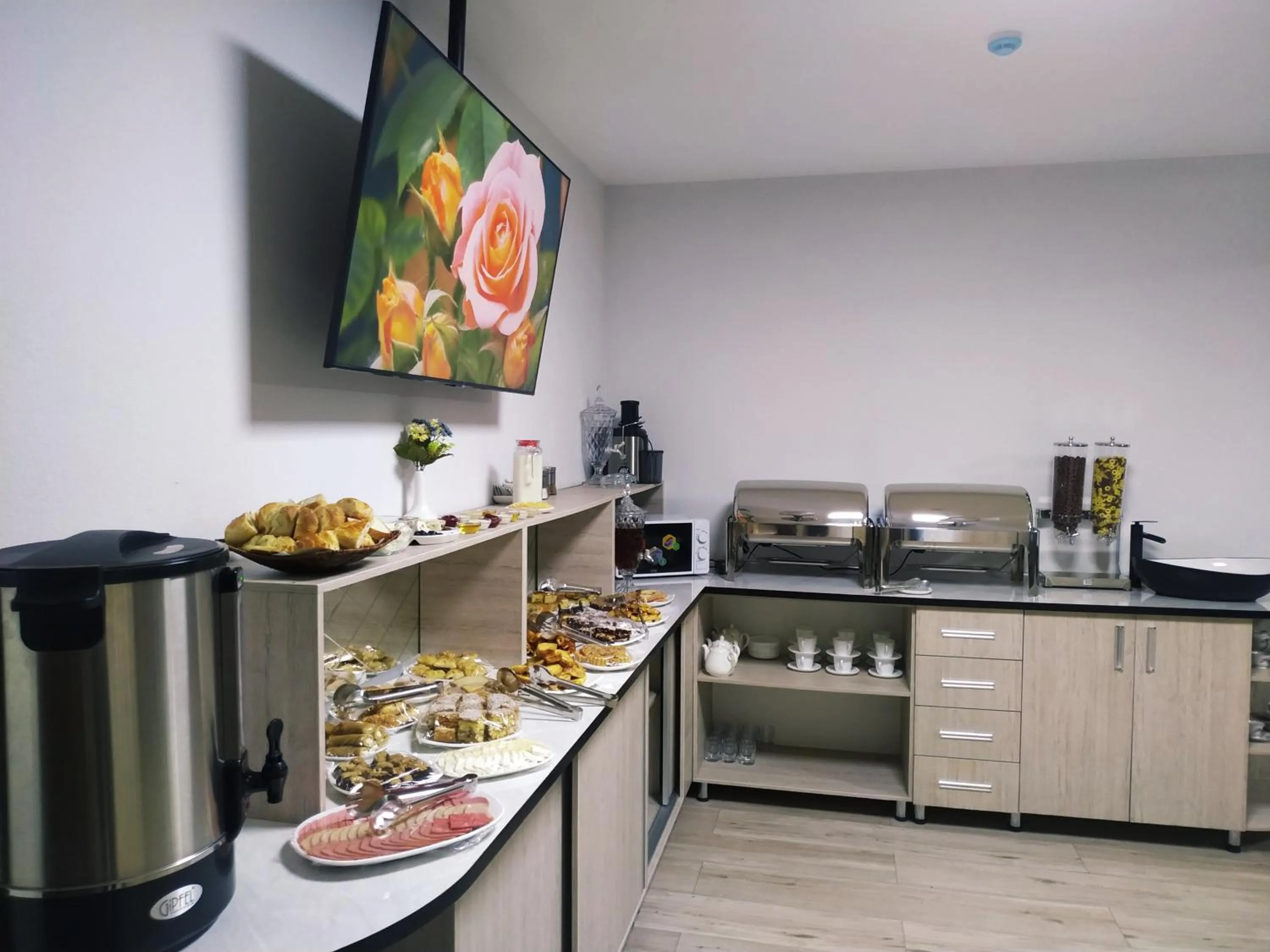 Restaurant/places to eat in Shosh Palace