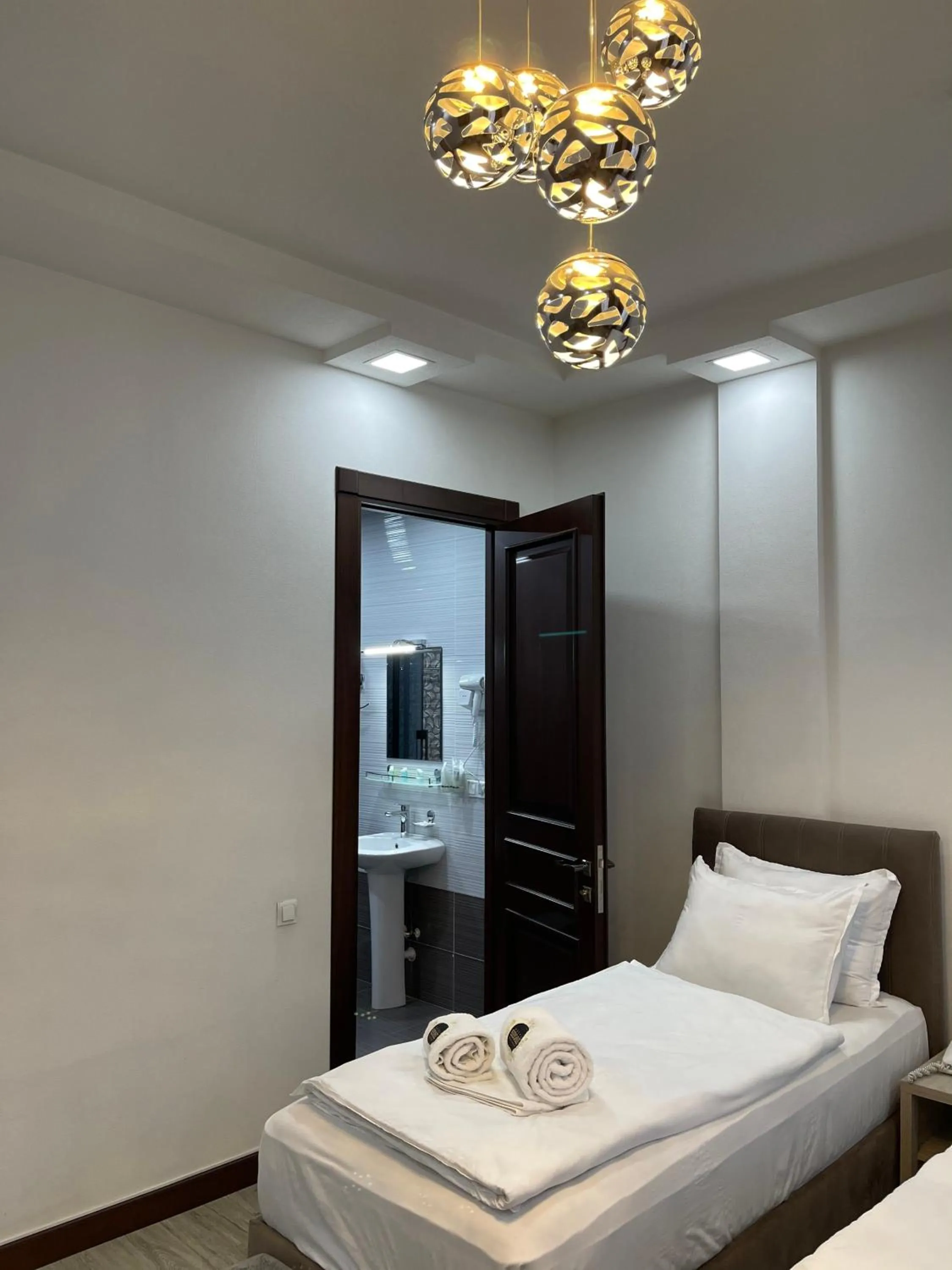 Bathroom, Bed in Shosh Palace