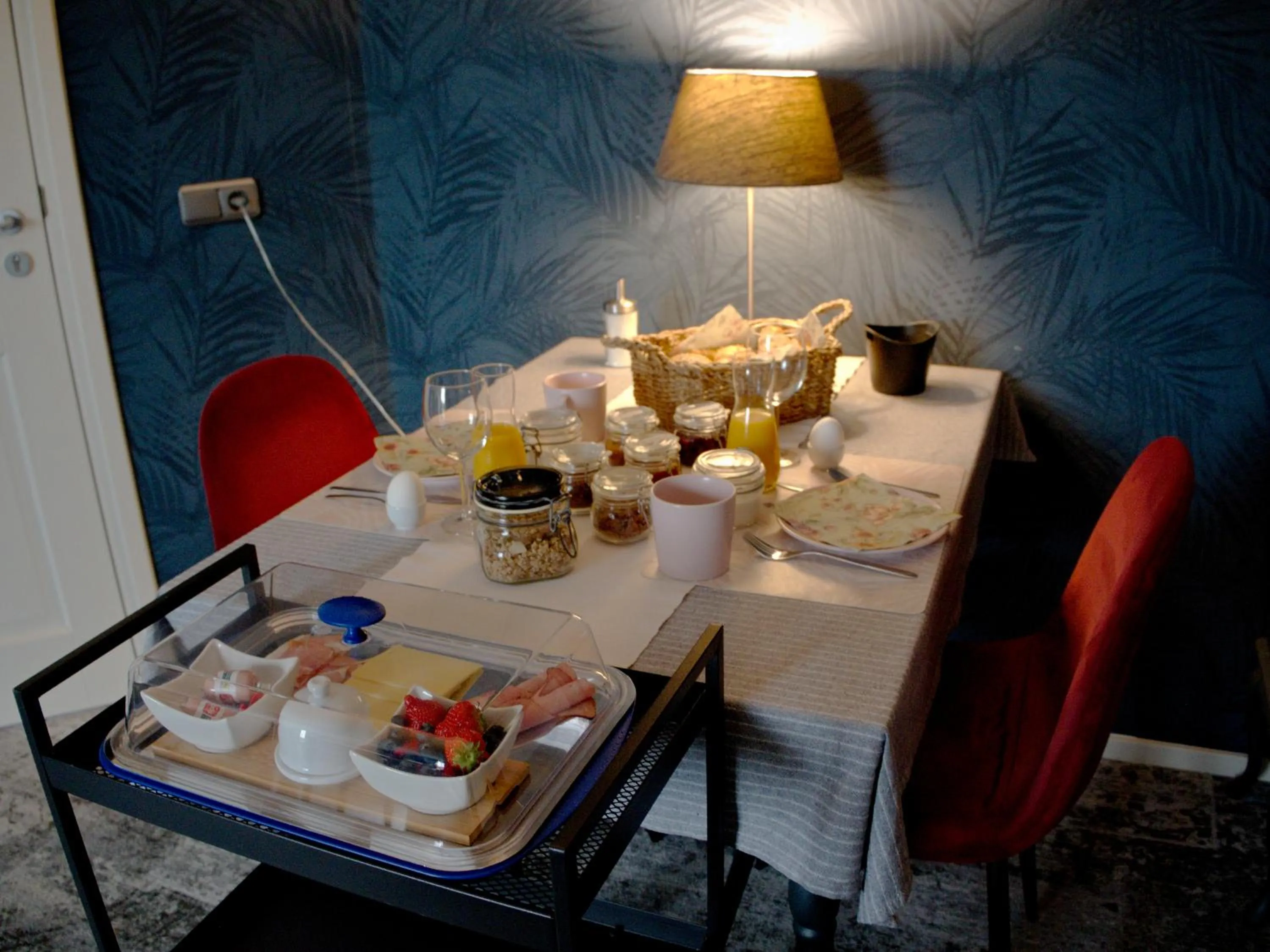 Breakfast in Bed & Brochje Burgum