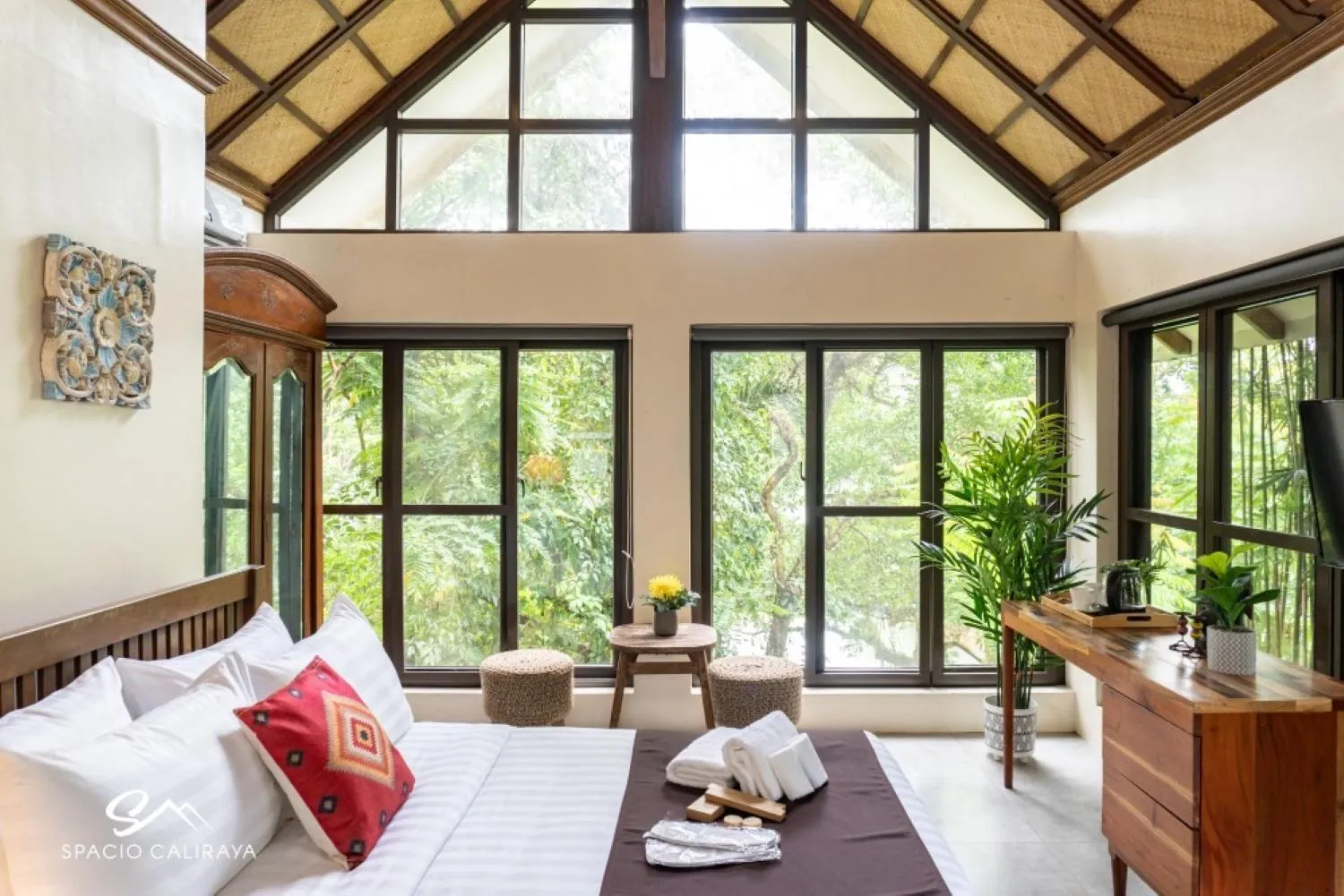 Bed in Spacio Caliraya Bed & Breakfast