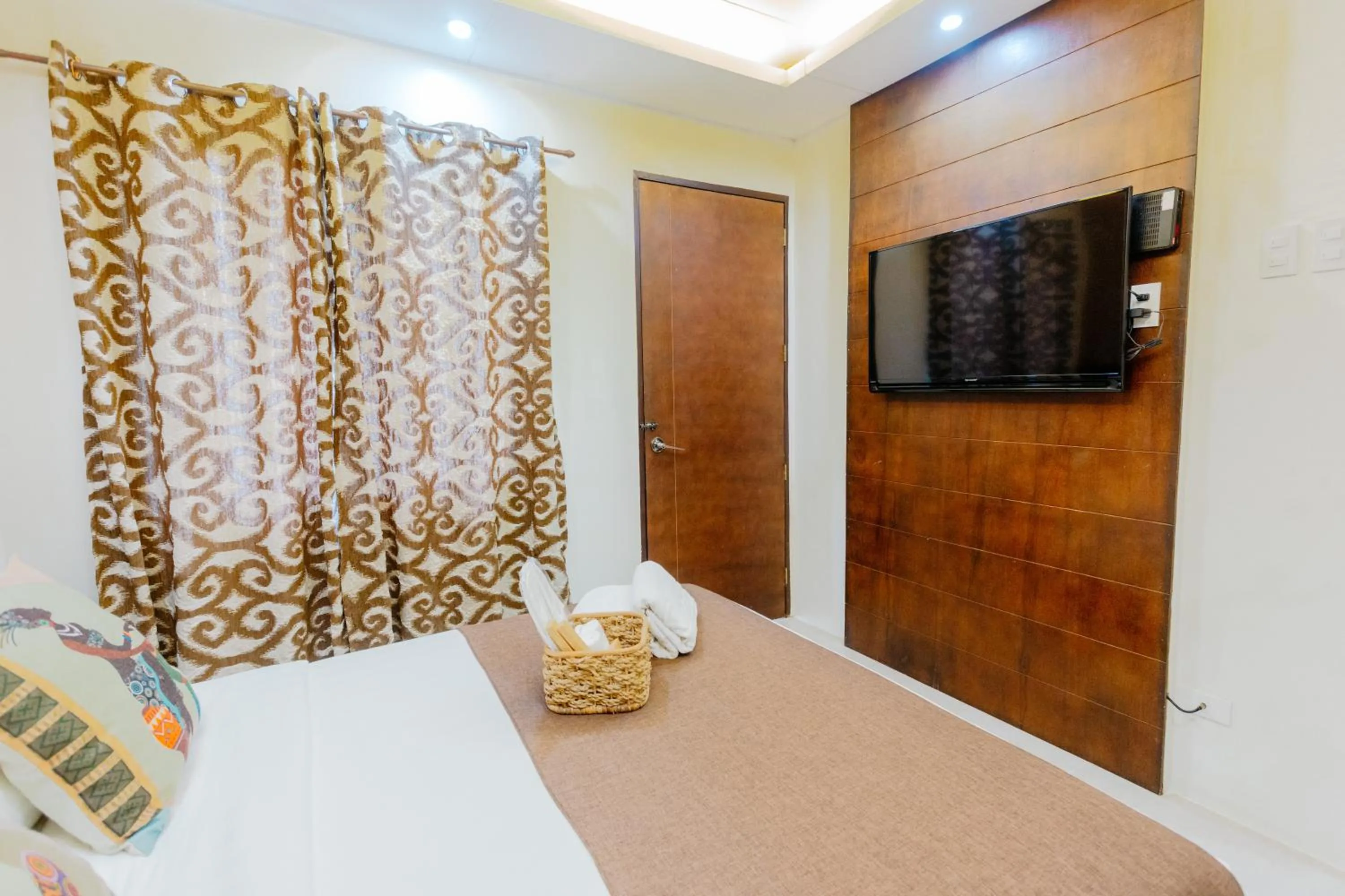 TV and multimedia, Bed in Spacio Caliraya Bed & Breakfast