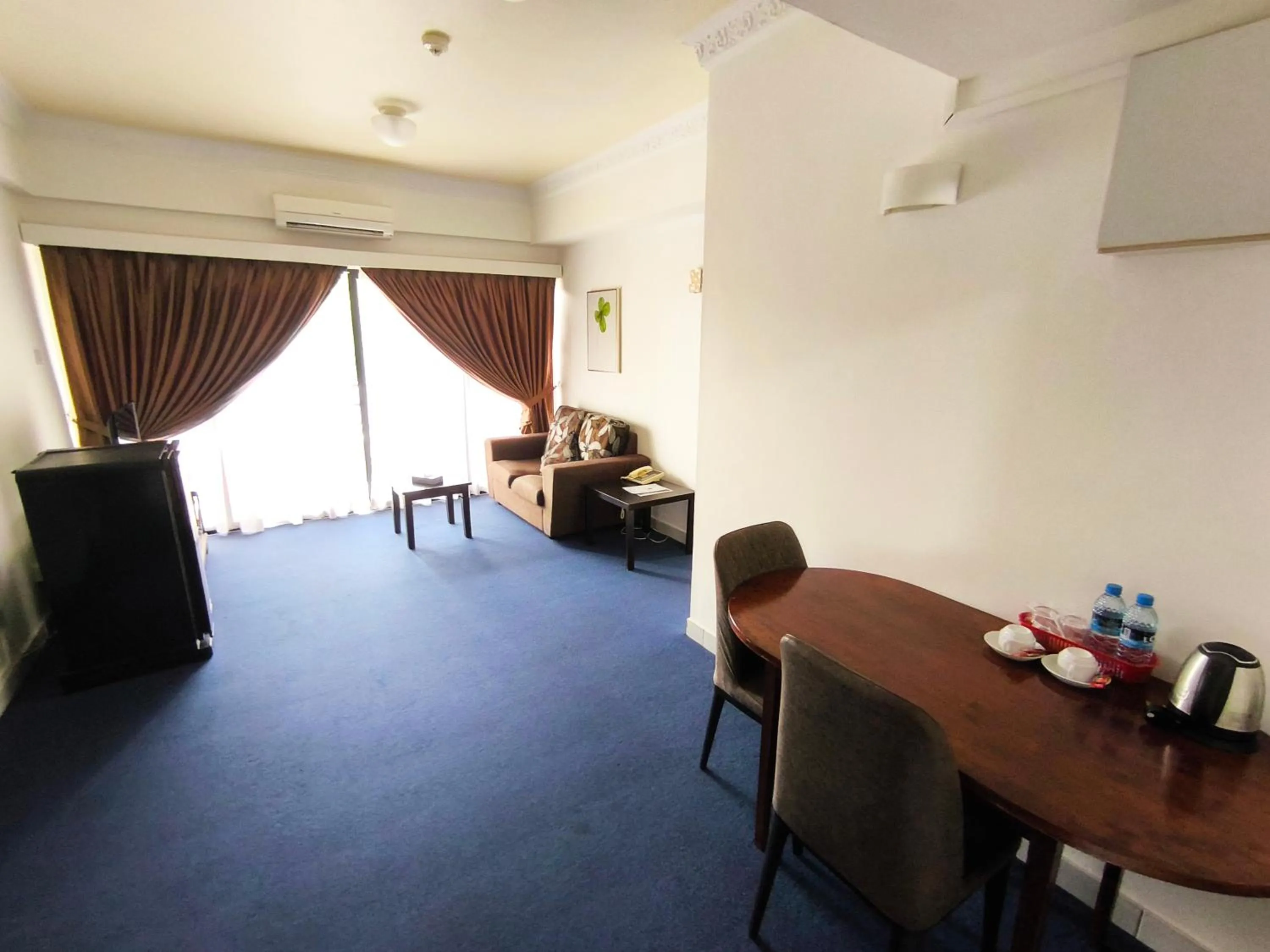 Living room in Jubilee Hotel