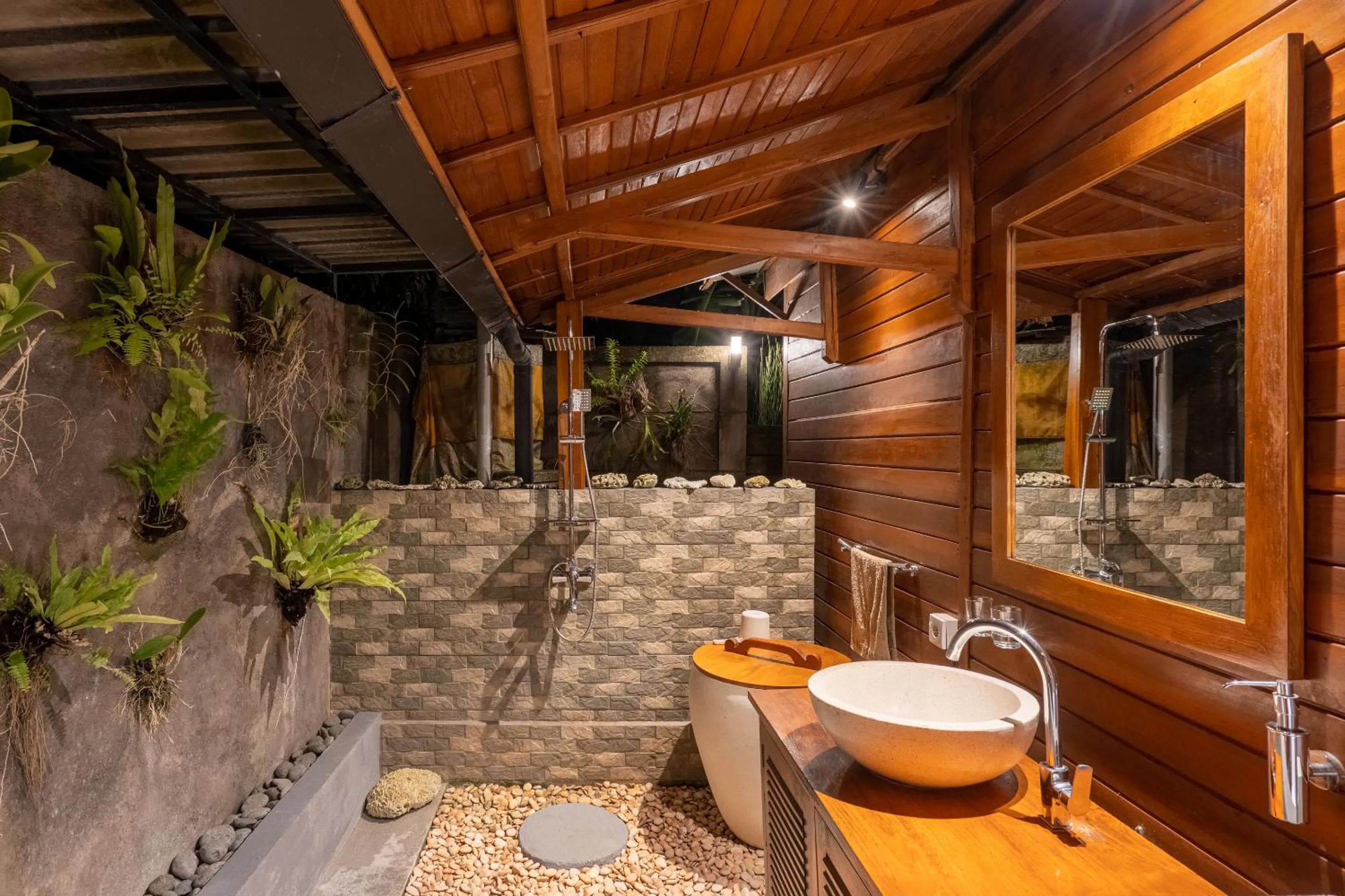 Shower in Pondok Carik Villa Manggis
