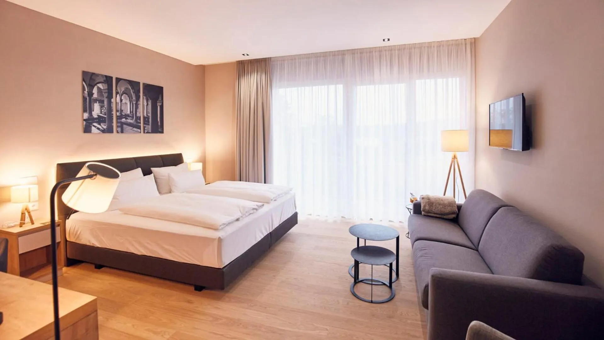 Photo of the whole room, Bed in Seehotel Maria Laach