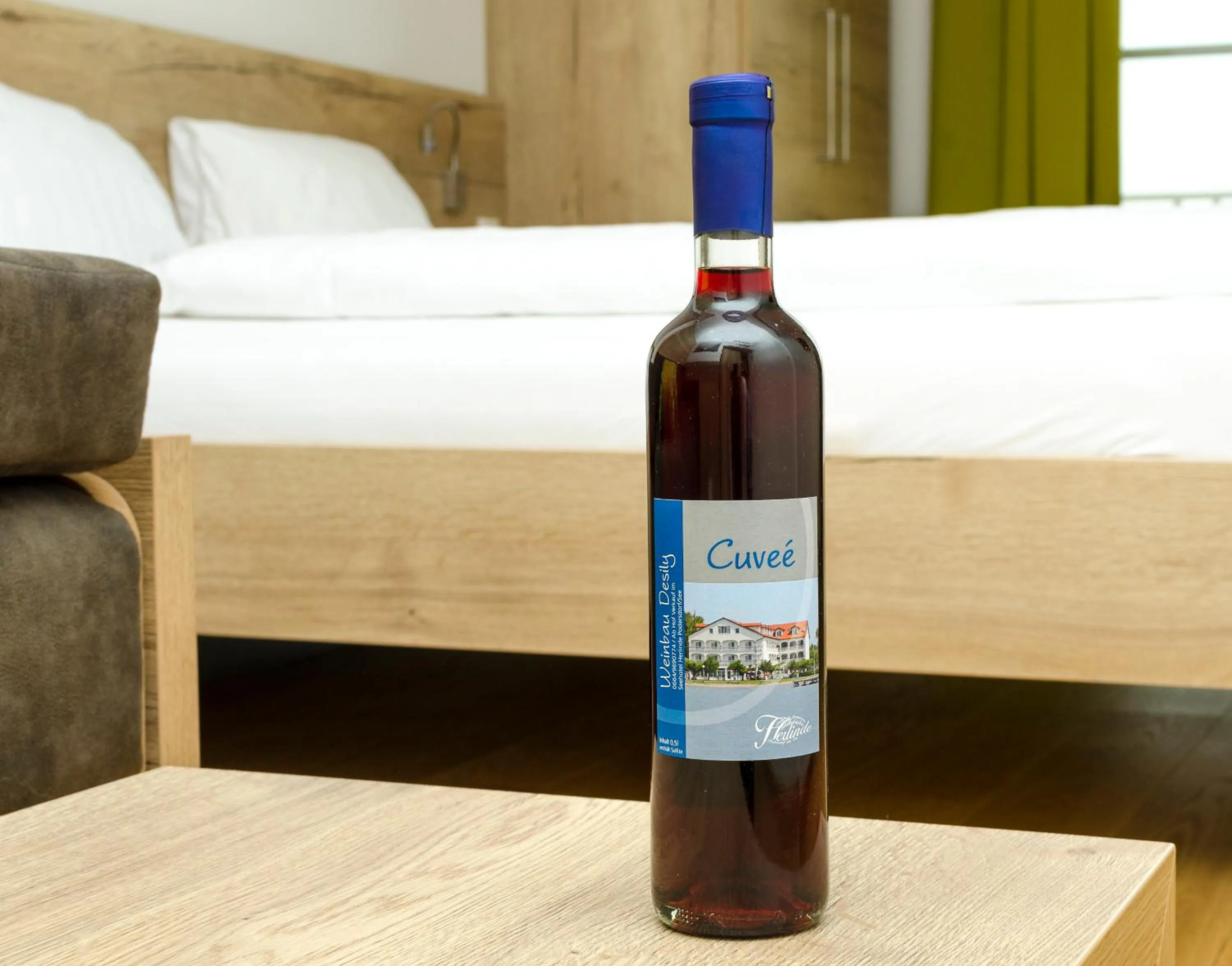 Alcoholic drinks, Bed in Seehotel Herlinde