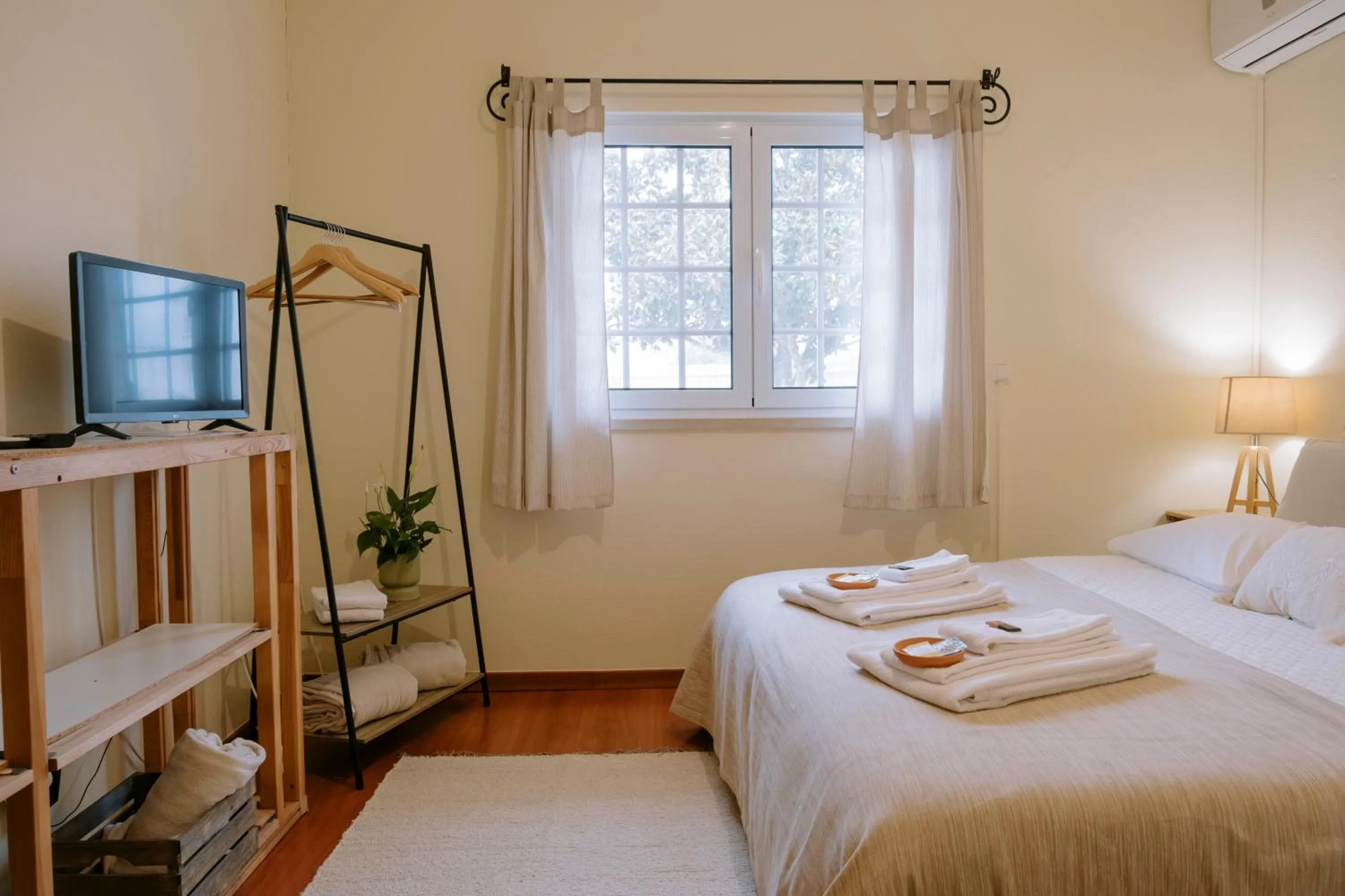 Bedroom, Bed in AmendoeirasHouse-SustainableLiving
