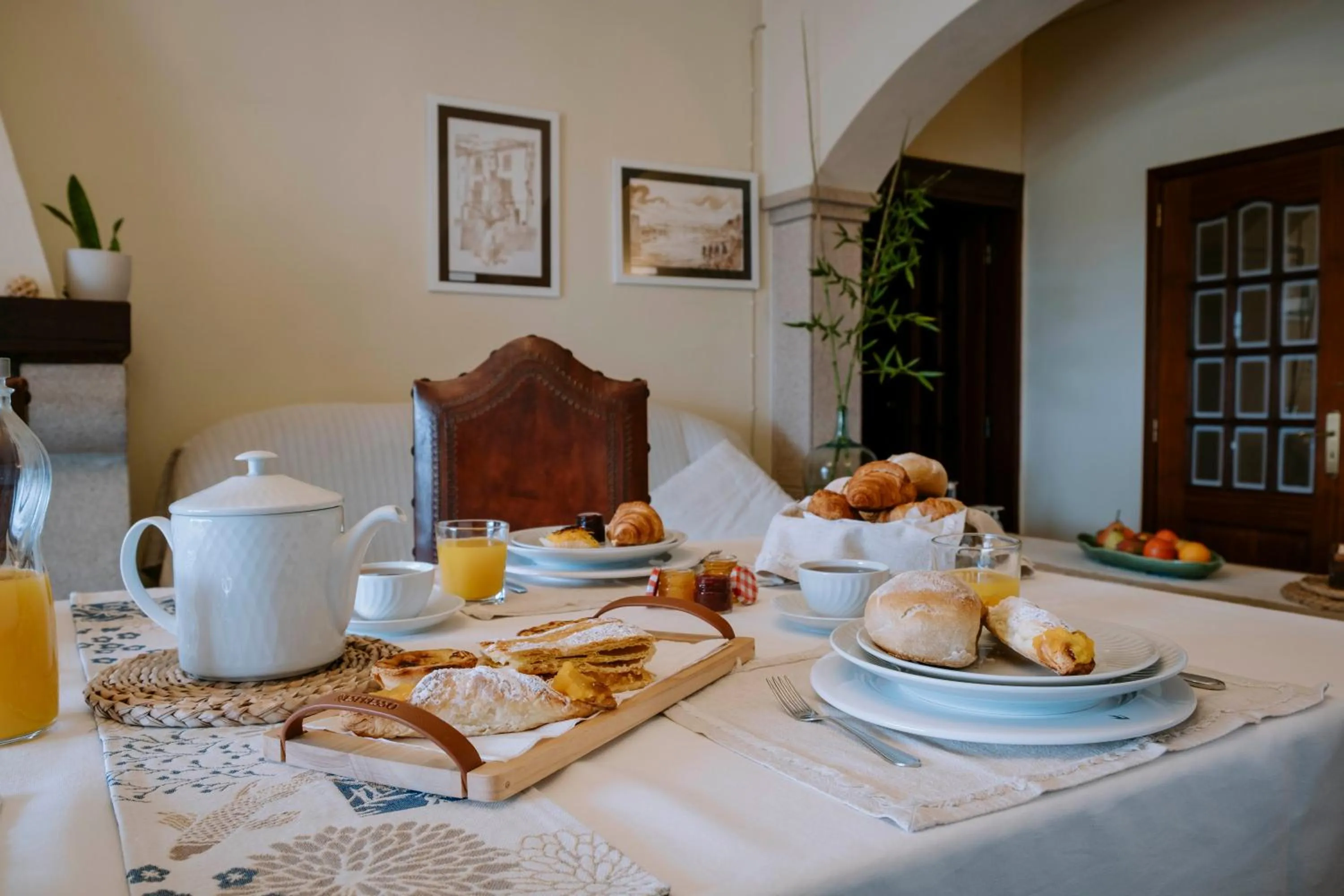 Living room in AmendoeirasHouse-SustainableLiving