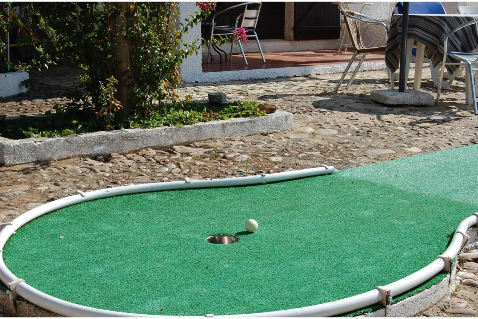 Minigolf in AmendoeirasHouse-SustainableLiving
