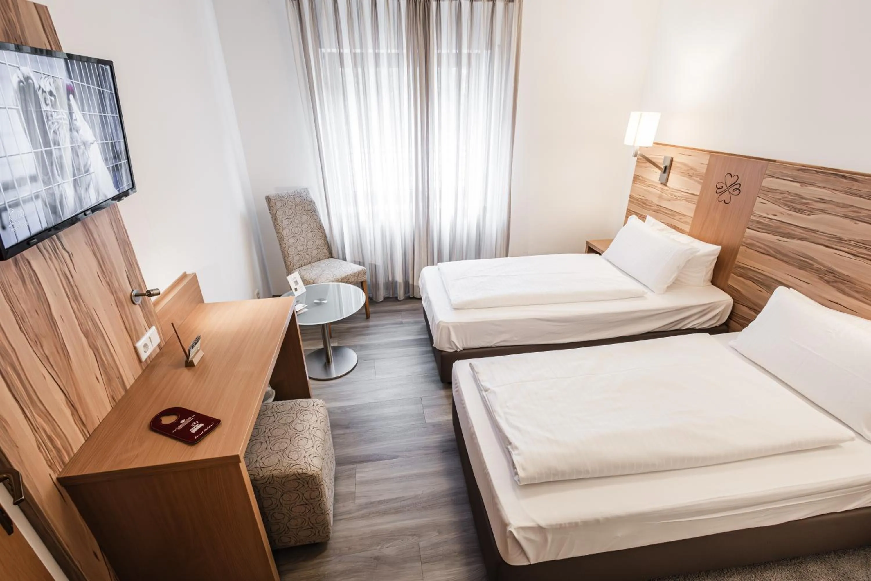 Bed in Landidyll Hotel Zum Alten Schloss